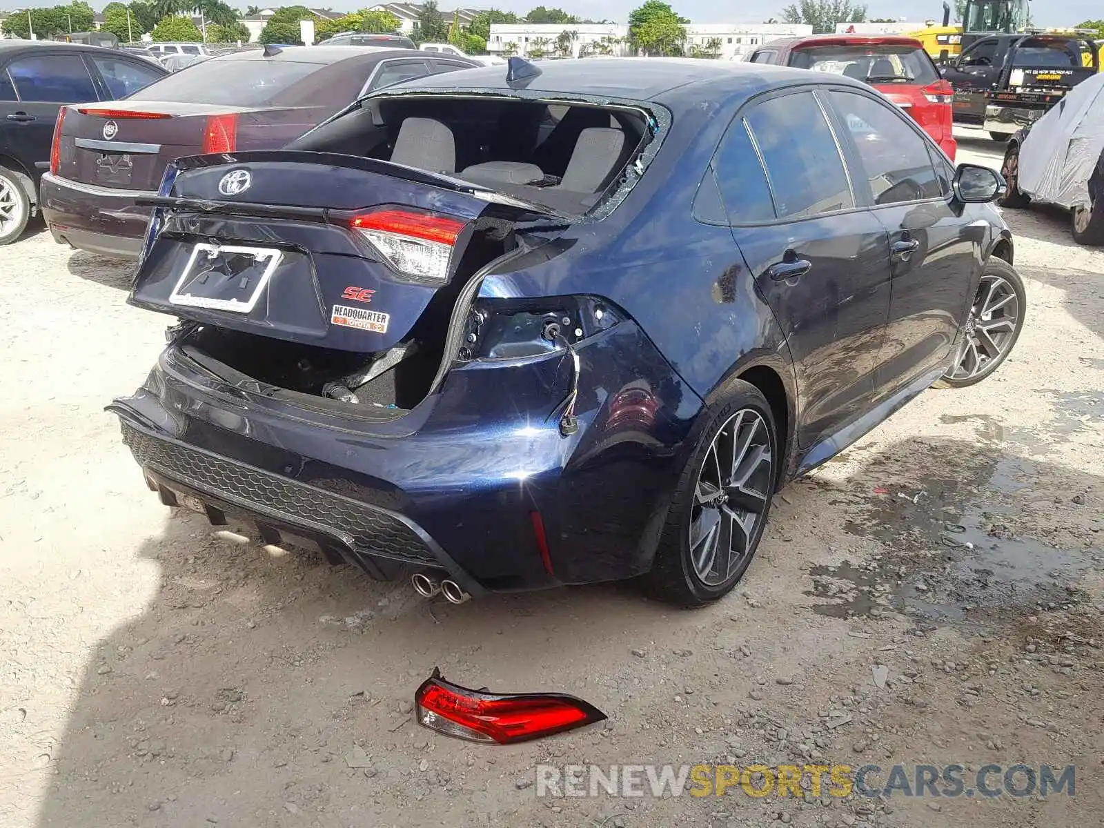 4 Photograph of a damaged car 5YFS4RCE5LP026094 TOYOTA COROLLA 2020