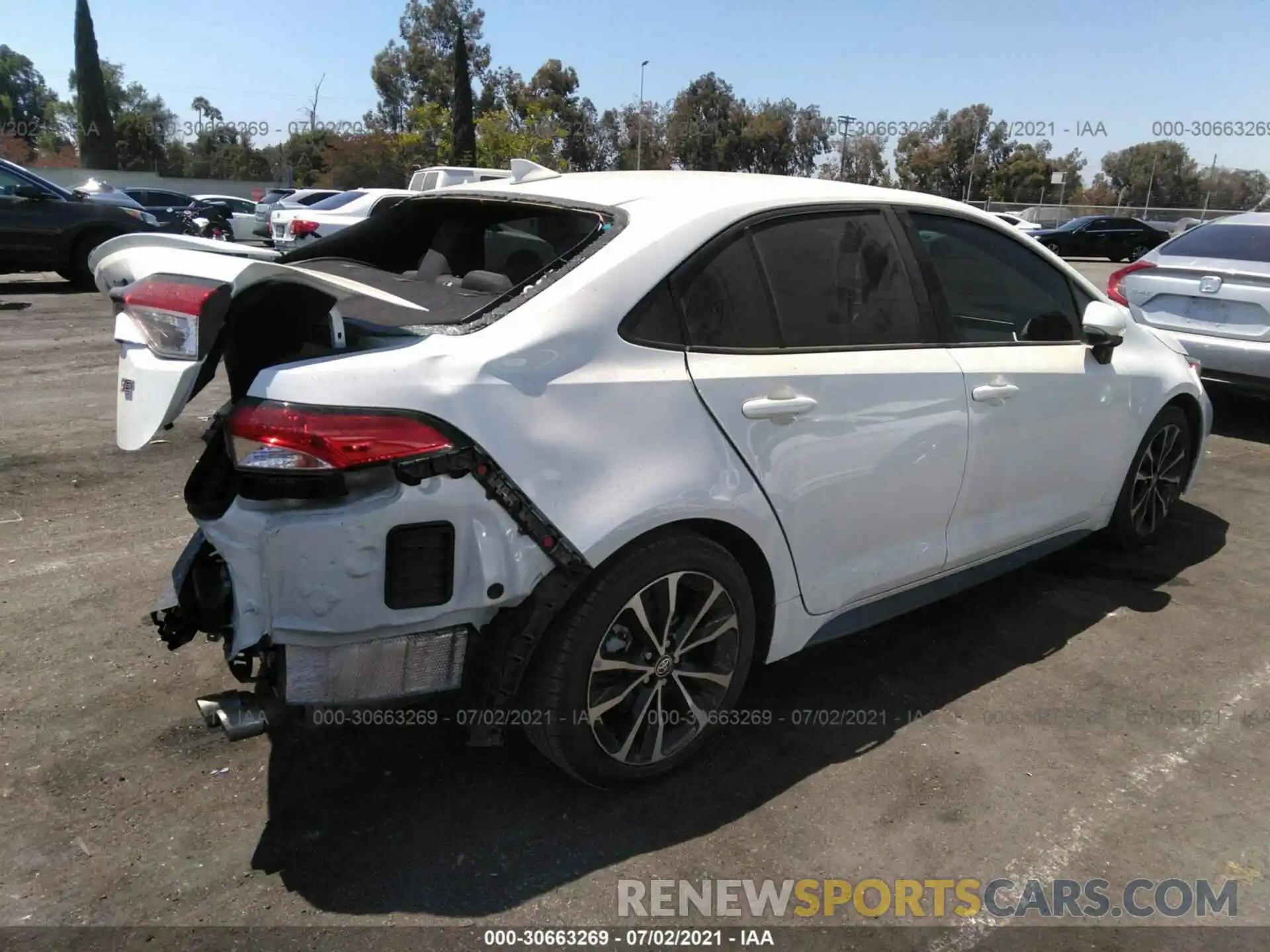 4 Photograph of a damaged car 5YFS4RCE5LP026743 TOYOTA COROLLA 2020