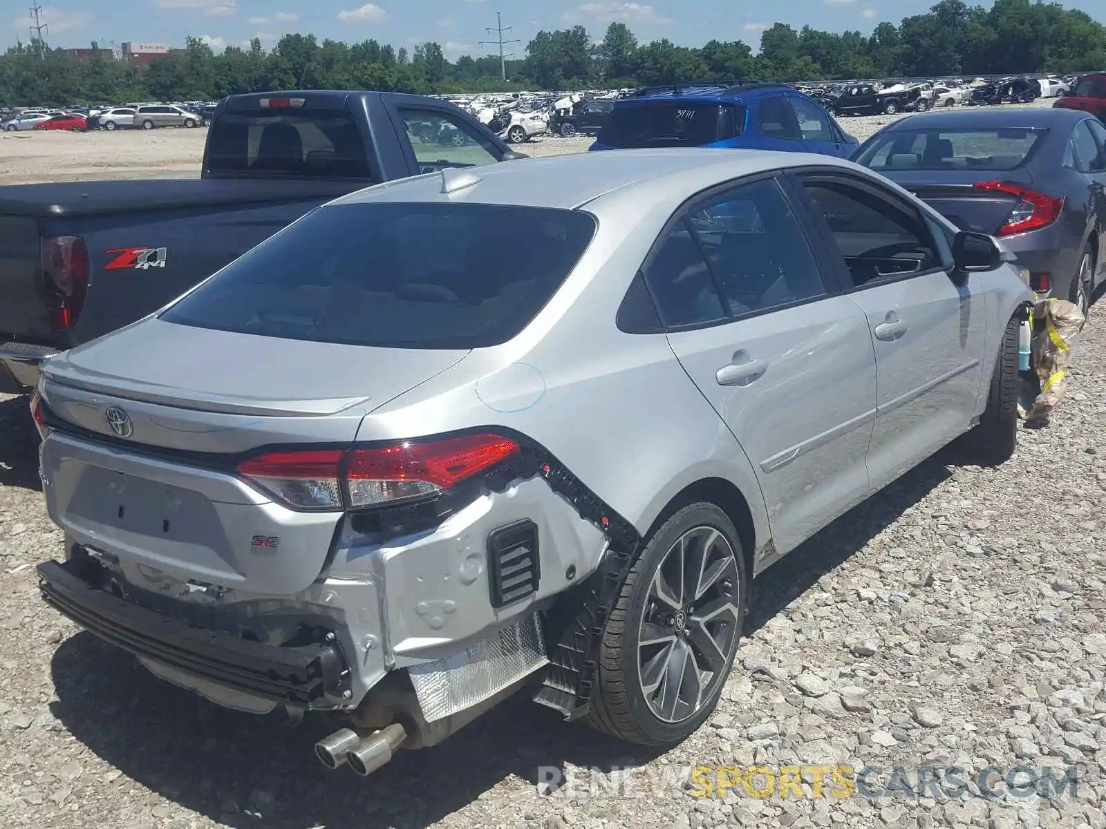 4 Photograph of a damaged car 5YFS4RCE5LP029223 TOYOTA COROLLA 2020