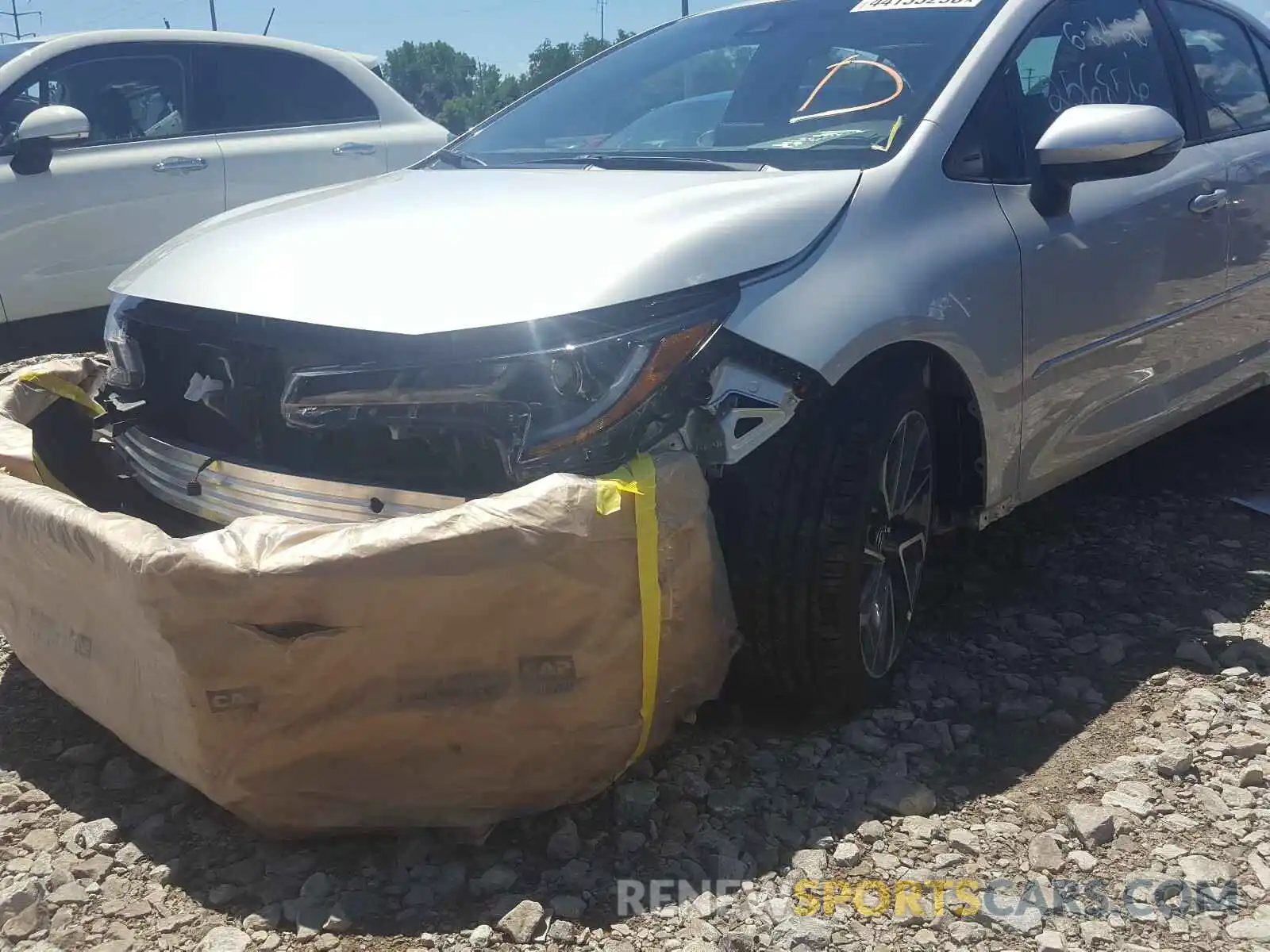 9 Photograph of a damaged car 5YFS4RCE5LP029223 TOYOTA COROLLA 2020