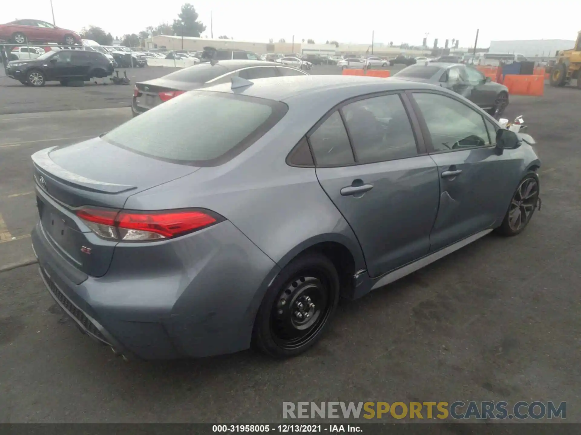 4 Photograph of a damaged car 5YFS4RCE5LP030694 TOYOTA COROLLA 2020