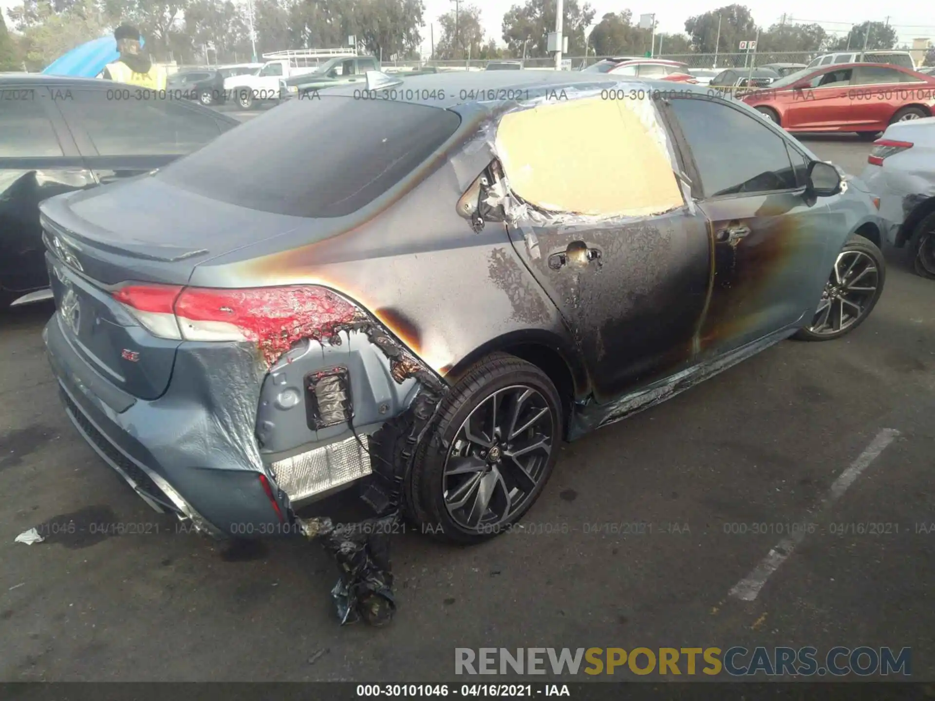 4 Photograph of a damaged car 5YFS4RCE5LP032963 TOYOTA COROLLA 2020