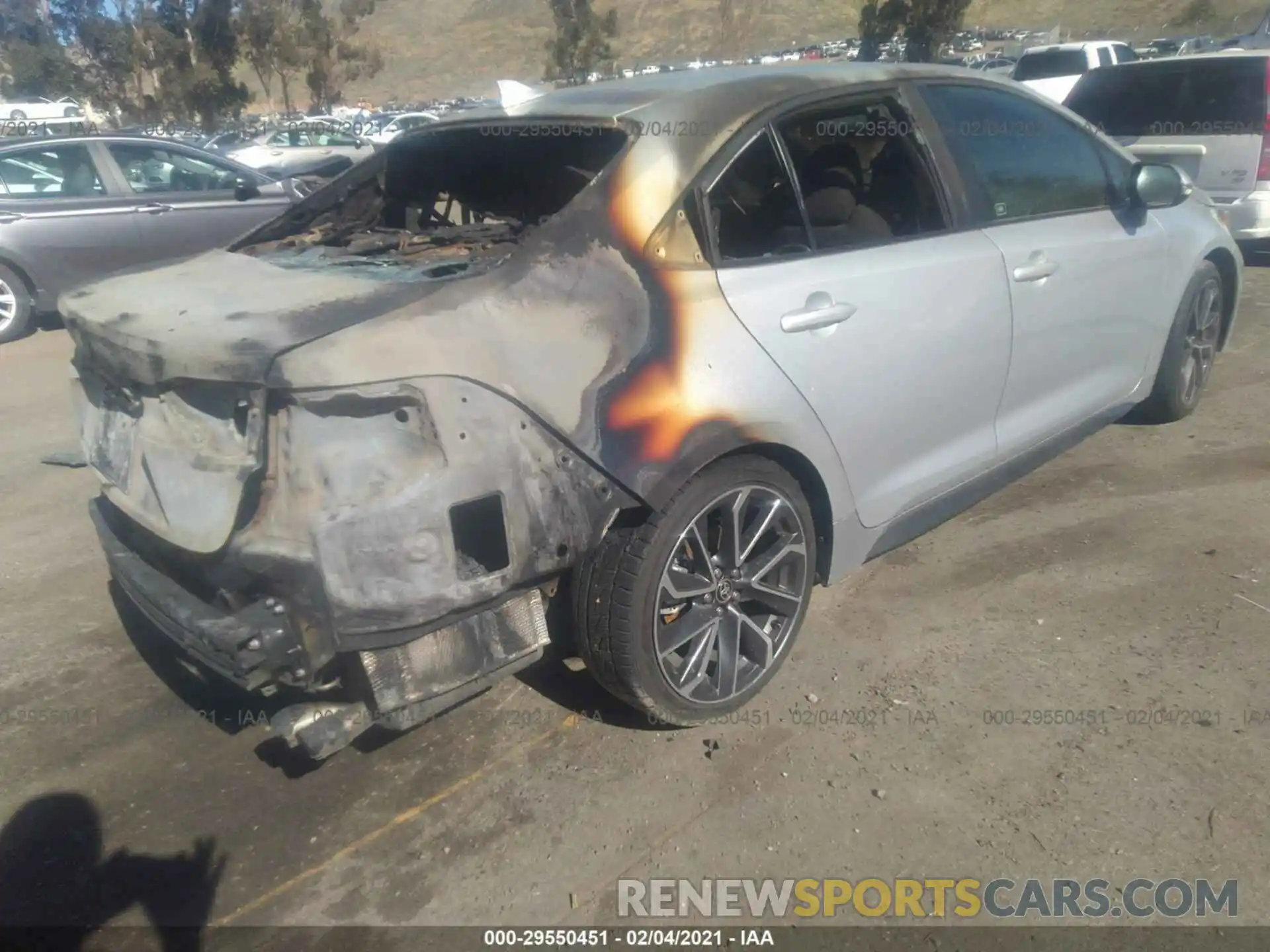 4 Photograph of a damaged car 5YFS4RCE5LP033403 TOYOTA COROLLA 2020