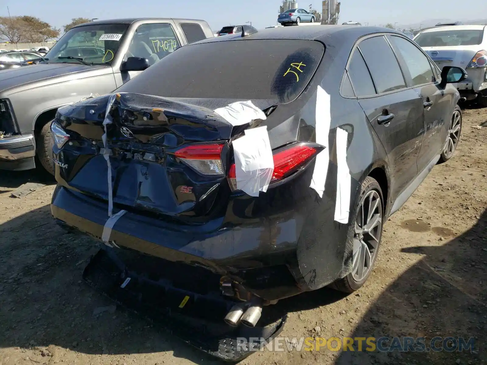 4 Photograph of a damaged car 5YFS4RCE5LP034552 TOYOTA COROLLA 2020