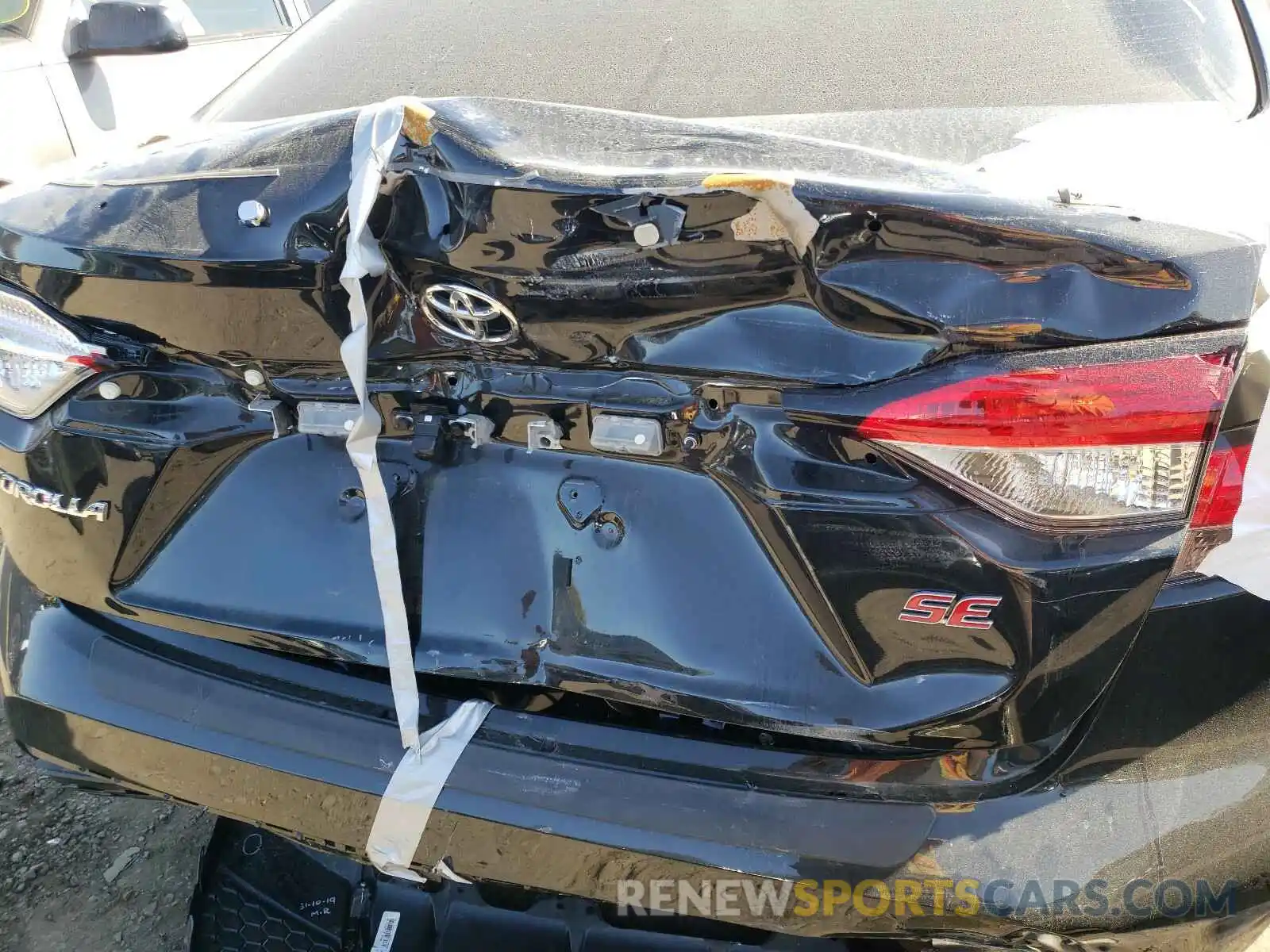 9 Photograph of a damaged car 5YFS4RCE5LP034552 TOYOTA COROLLA 2020