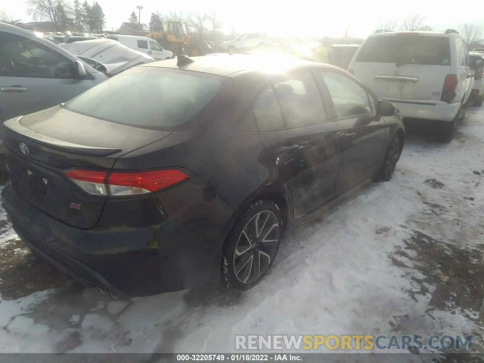 4 Photograph of a damaged car 5YFS4RCE5LP035006 TOYOTA COROLLA 2020