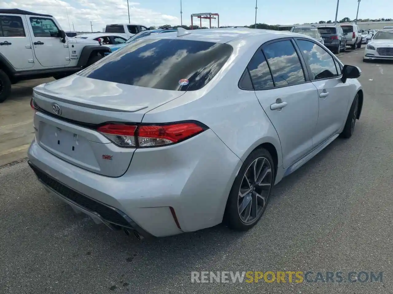 4 Photograph of a damaged car 5YFS4RCE5LP035202 TOYOTA COROLLA 2020