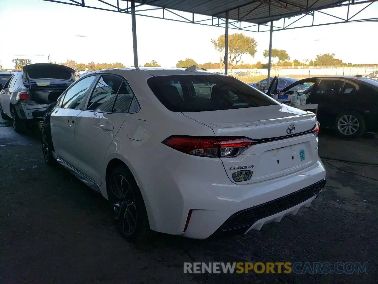 3 Photograph of a damaged car 5YFS4RCE5LP035264 TOYOTA COROLLA 2020