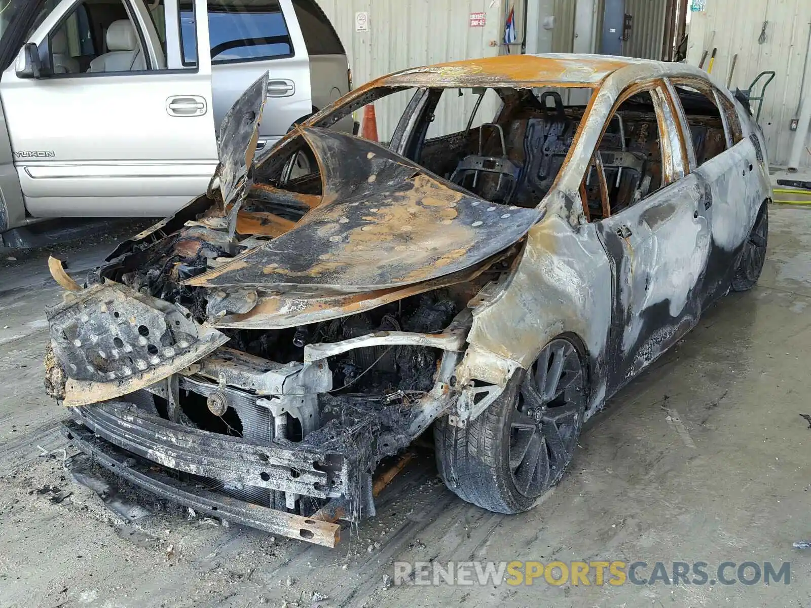 2 Photograph of a damaged car 5YFS4RCE5LP035295 TOYOTA COROLLA 2020