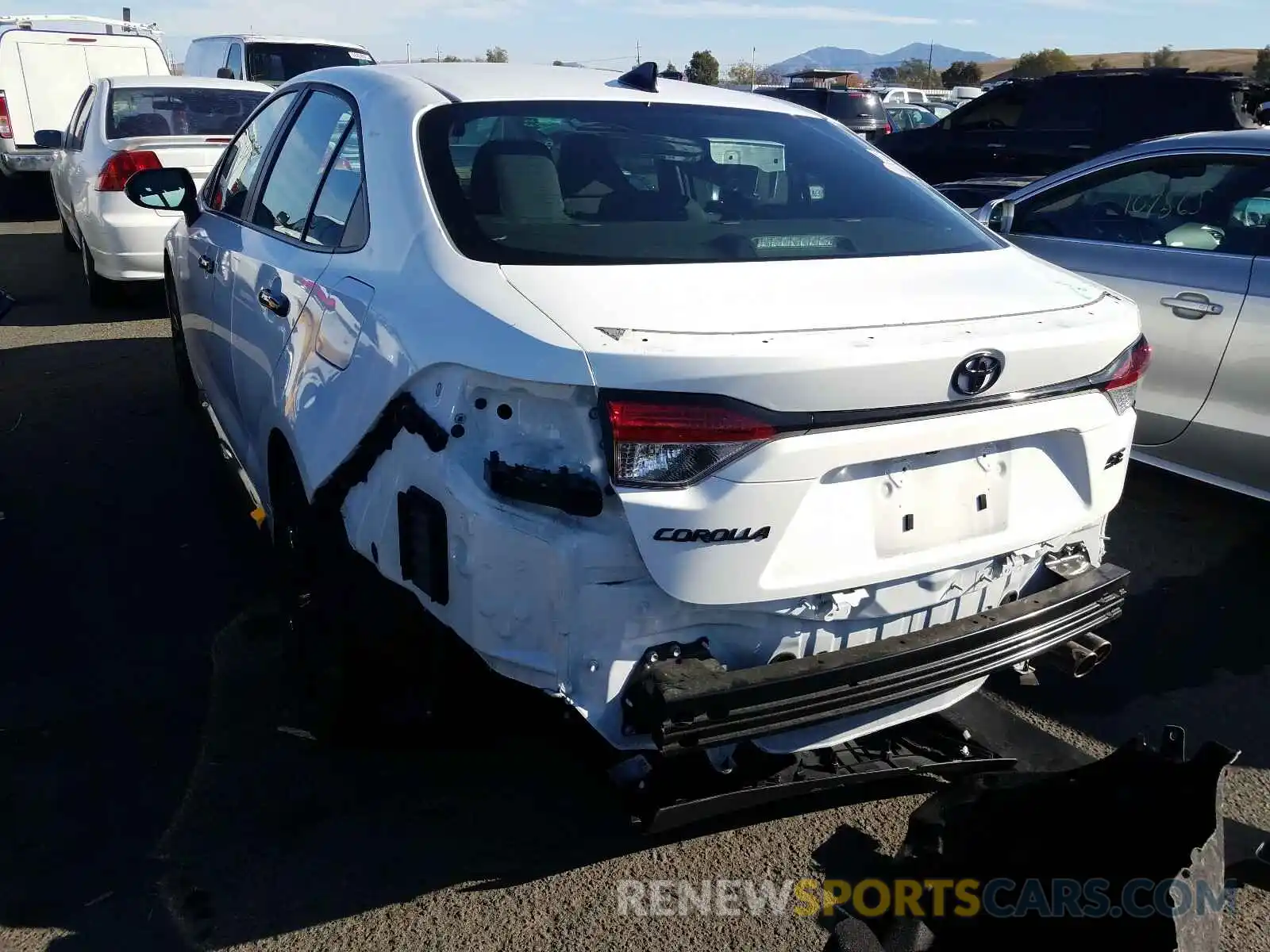 3 Photograph of a damaged car 5YFS4RCE5LP036737 TOYOTA COROLLA 2020