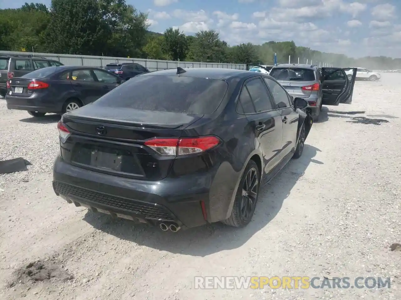 4 Photograph of a damaged car 5YFS4RCE5LP037211 TOYOTA COROLLA 2020