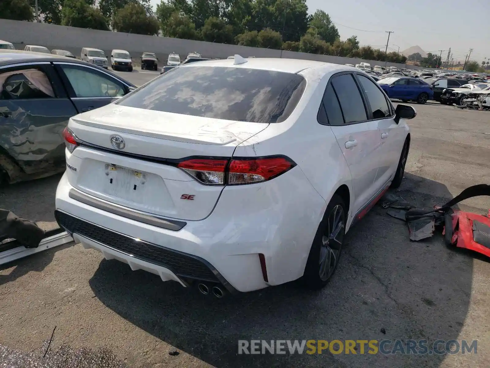 4 Photograph of a damaged car 5YFS4RCE5LP037807 TOYOTA COROLLA 2020