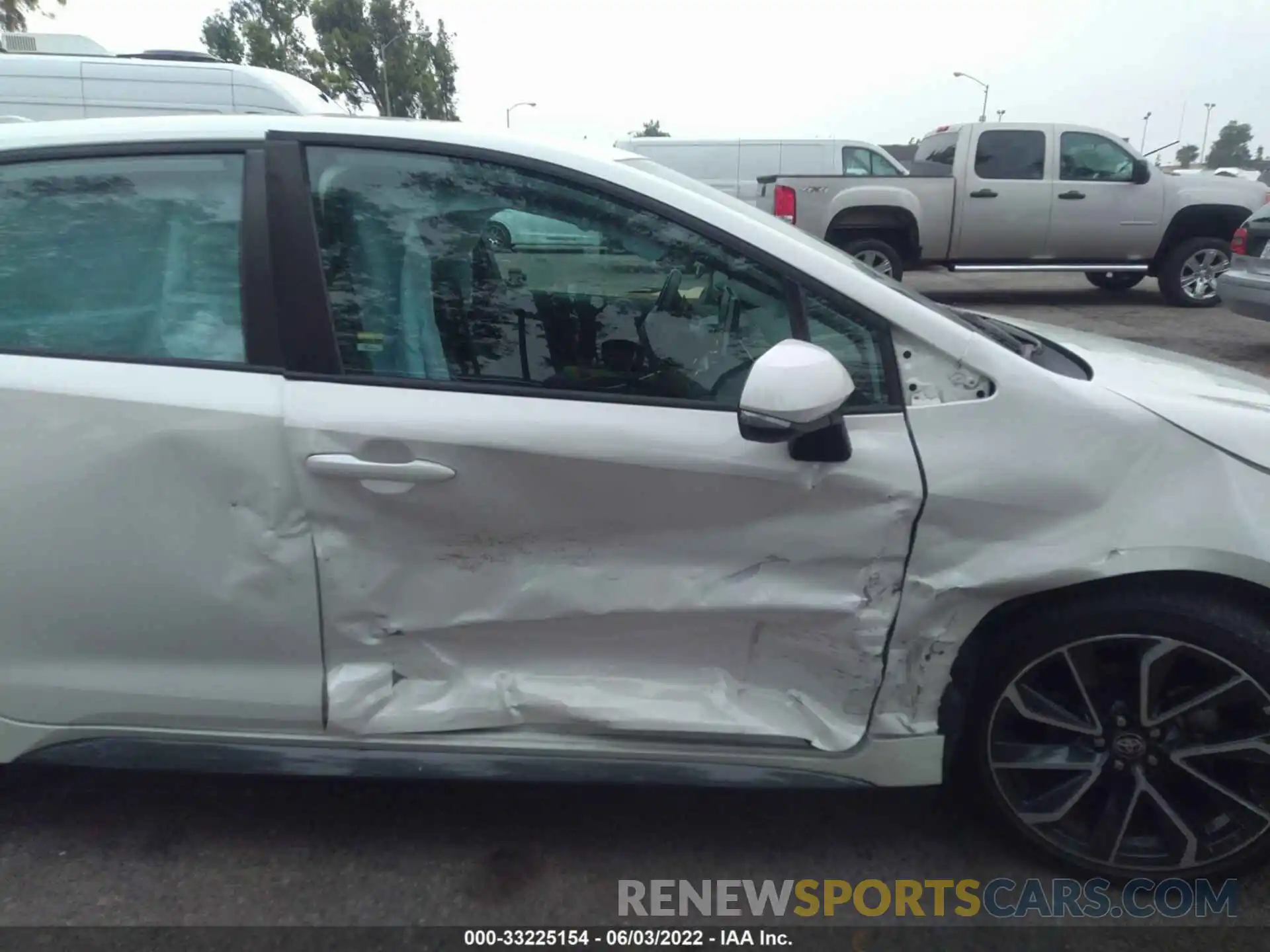 6 Photograph of a damaged car 5YFS4RCE5LP038794 TOYOTA COROLLA 2020