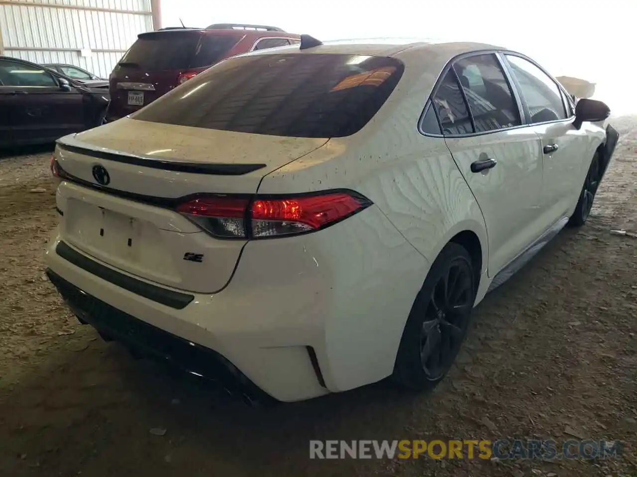 4 Photograph of a damaged car 5YFS4RCE5LP039380 TOYOTA COROLLA 2020