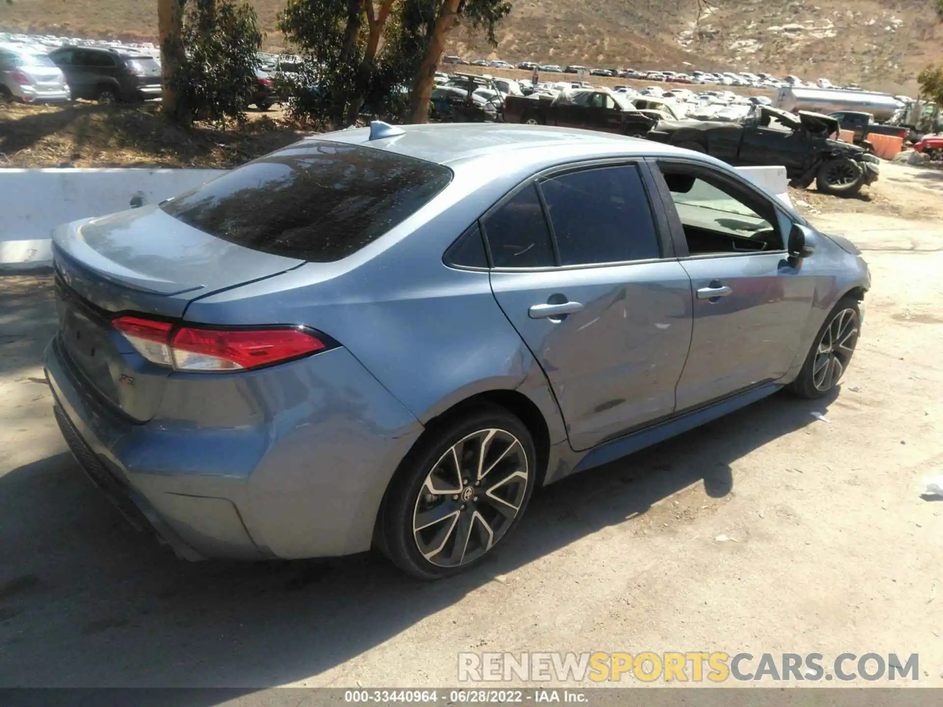 4 Photograph of a damaged car 5YFS4RCE5LP039718 TOYOTA COROLLA 2020