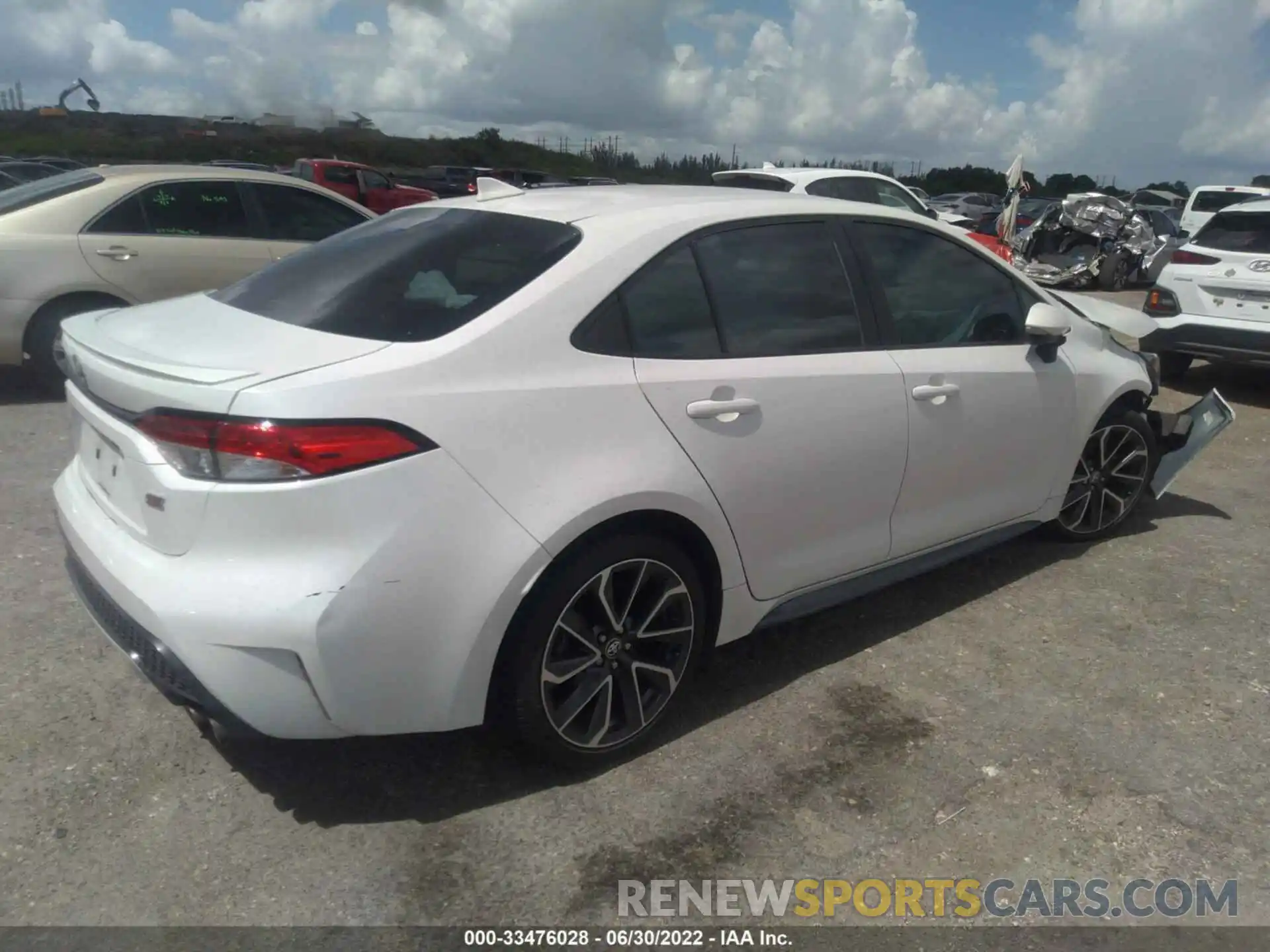 4 Photograph of a damaged car 5YFS4RCE5LP040321 TOYOTA COROLLA 2020