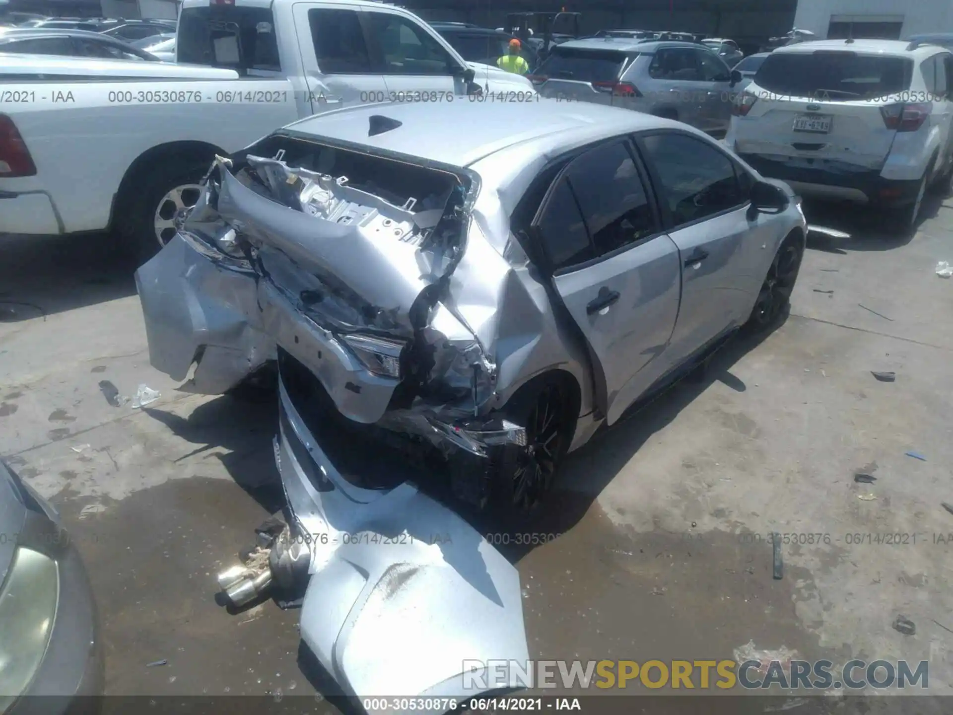 4 Photograph of a damaged car 5YFS4RCE5LP042490 TOYOTA COROLLA 2020