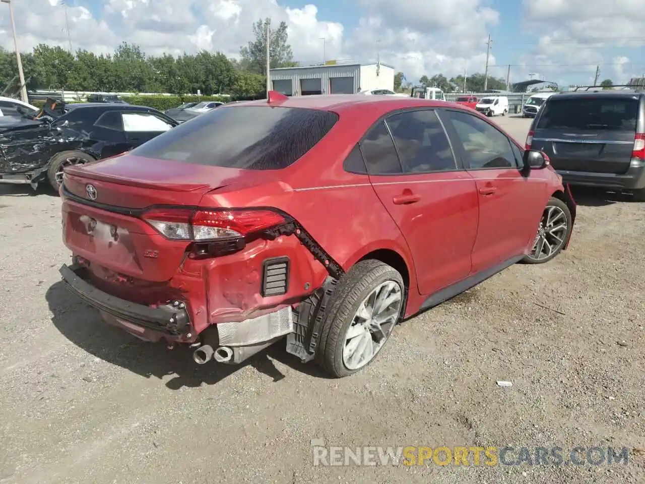 4 Photograph of a damaged car 5YFS4RCE5LP043008 TOYOTA COROLLA 2020