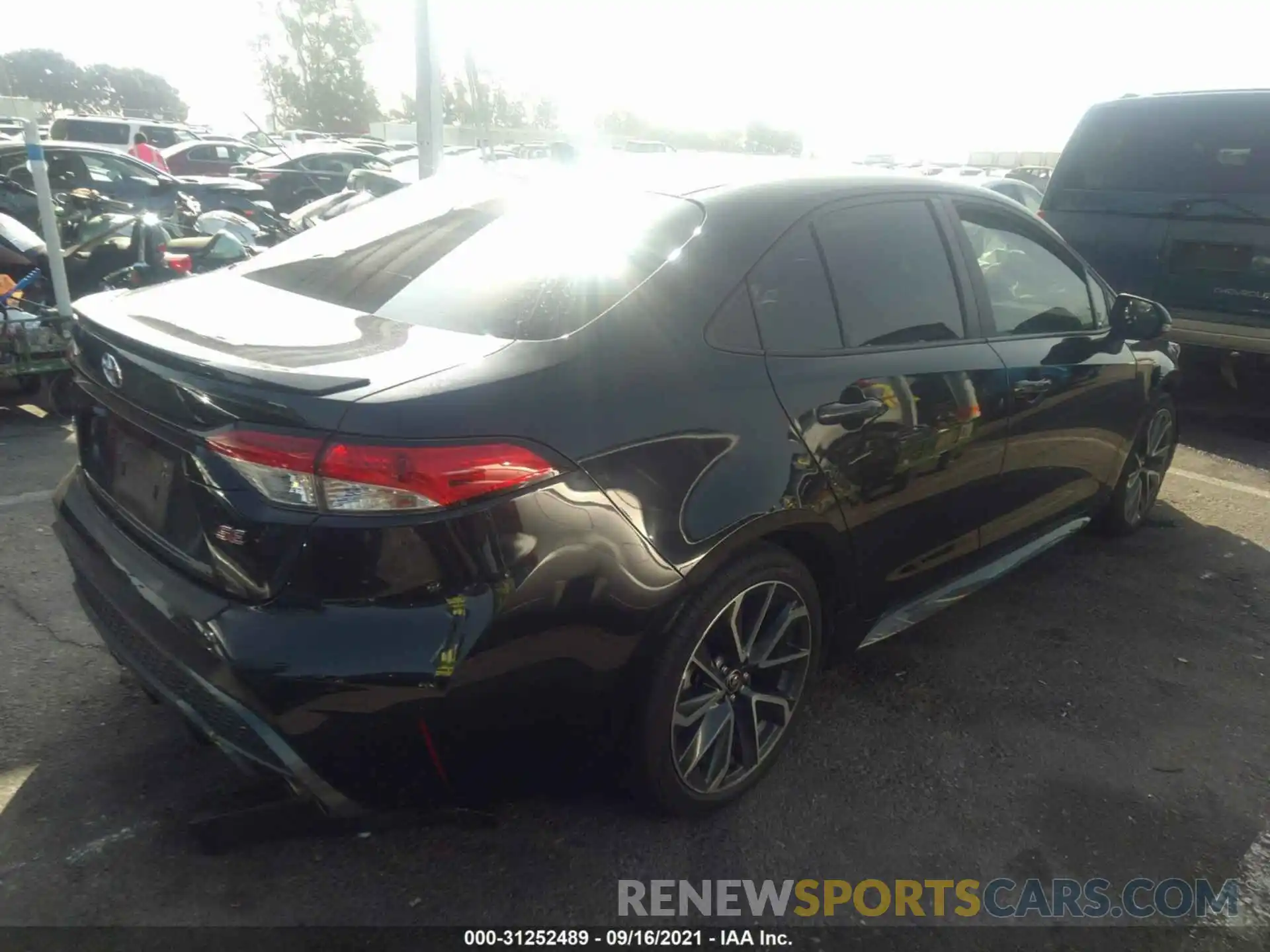 4 Photograph of a damaged car 5YFS4RCE5LP043672 TOYOTA COROLLA 2020