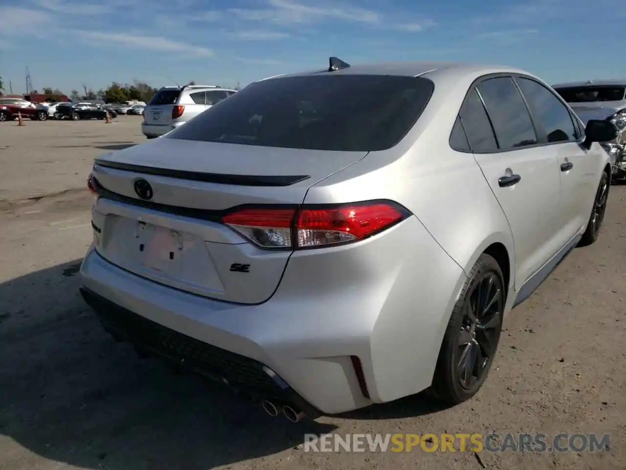 4 Photograph of a damaged car 5YFS4RCE5LP045034 TOYOTA COROLLA 2020