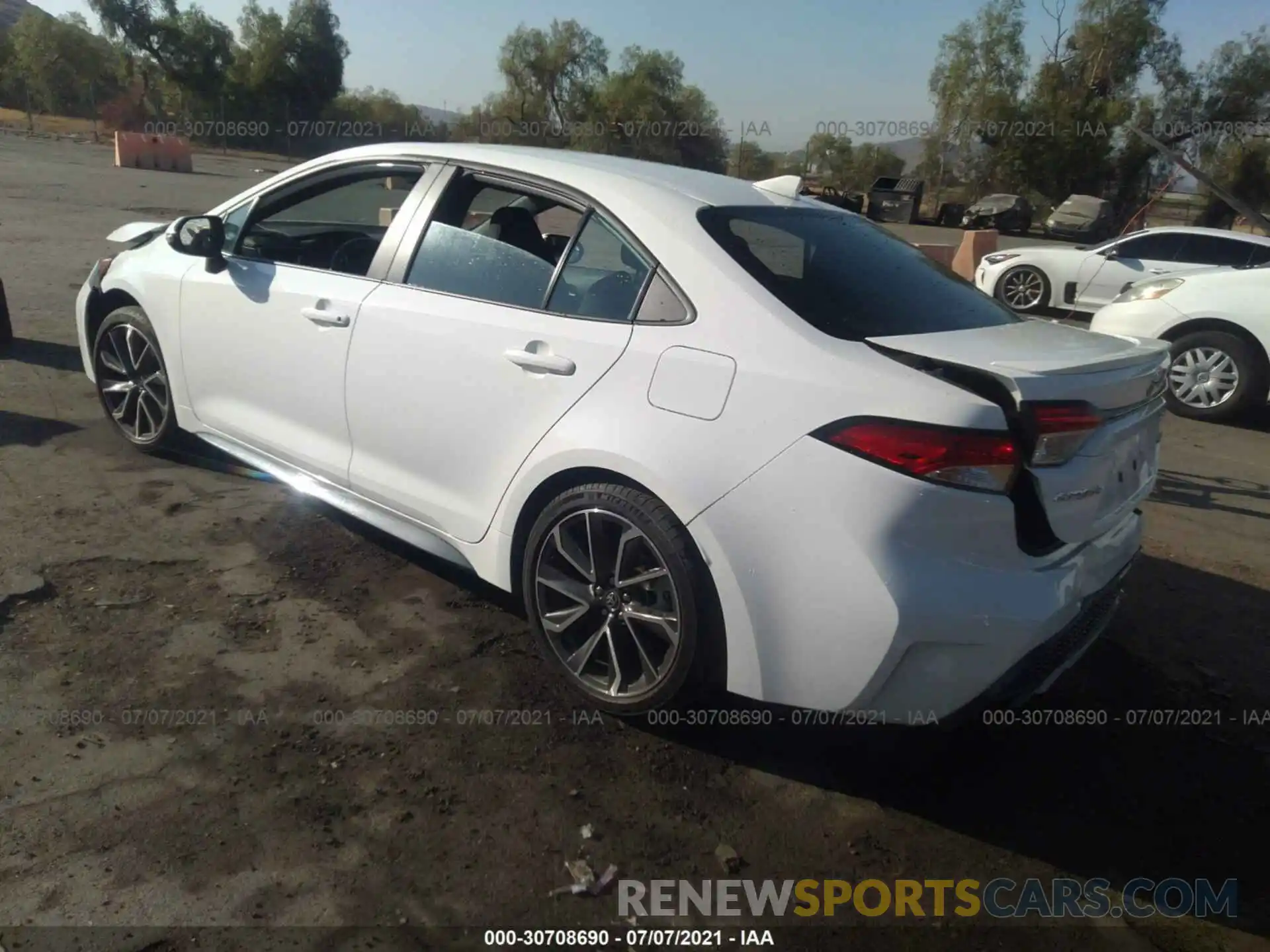 3 Photograph of a damaged car 5YFS4RCE5LP045213 TOYOTA COROLLA 2020