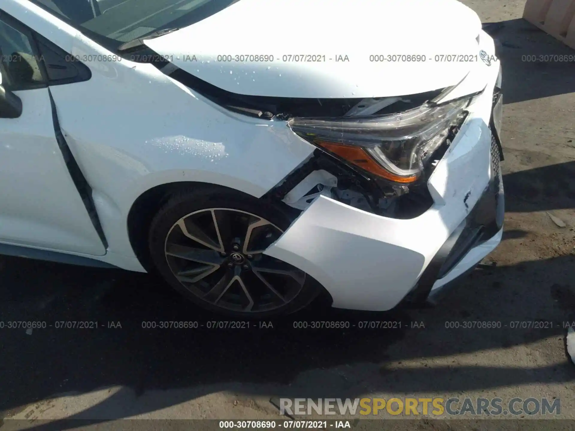 6 Photograph of a damaged car 5YFS4RCE5LP045213 TOYOTA COROLLA 2020