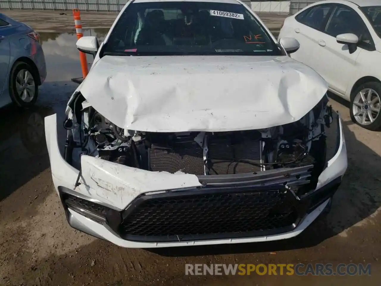 9 Photograph of a damaged car 5YFS4RCE5LP045230 TOYOTA COROLLA 2020