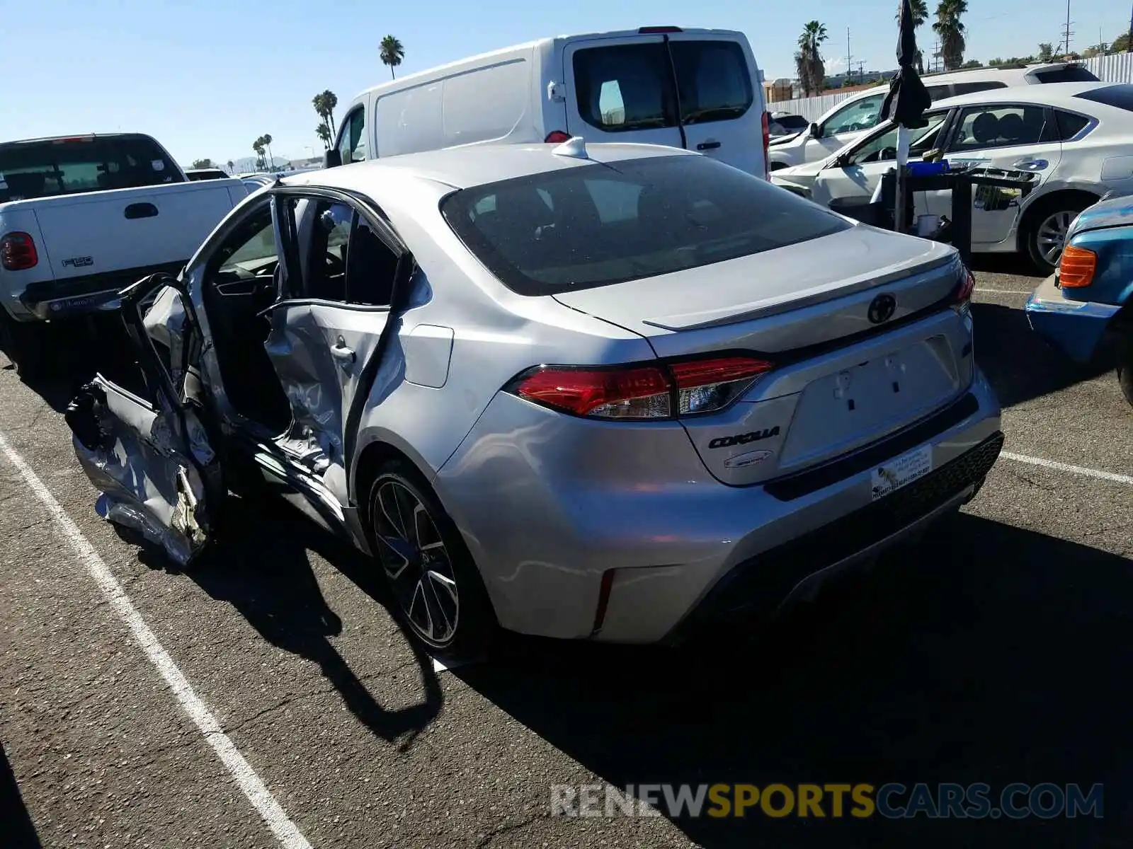 3 Photograph of a damaged car 5YFS4RCE5LP046572 TOYOTA COROLLA 2020