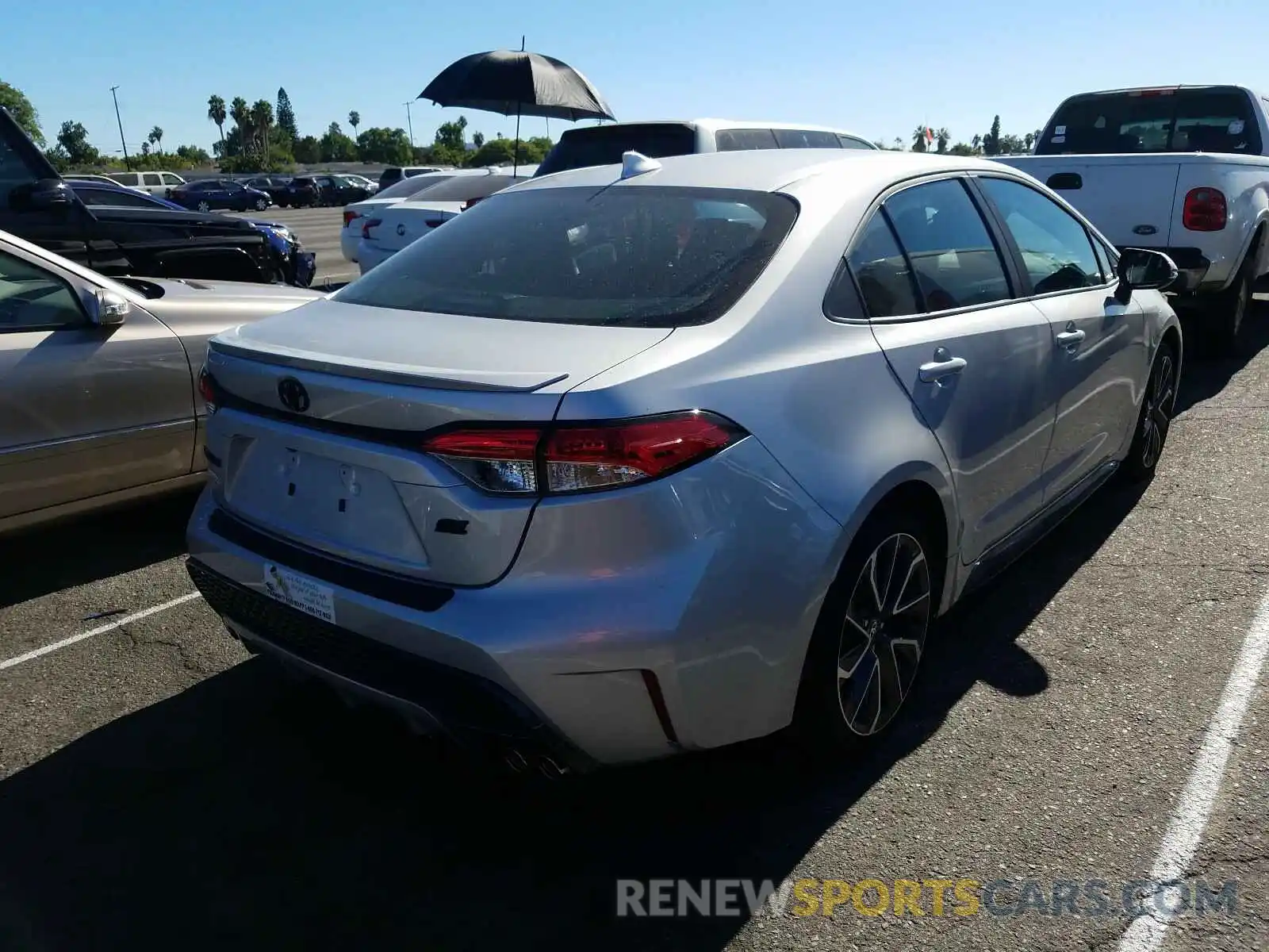 4 Photograph of a damaged car 5YFS4RCE5LP046572 TOYOTA COROLLA 2020