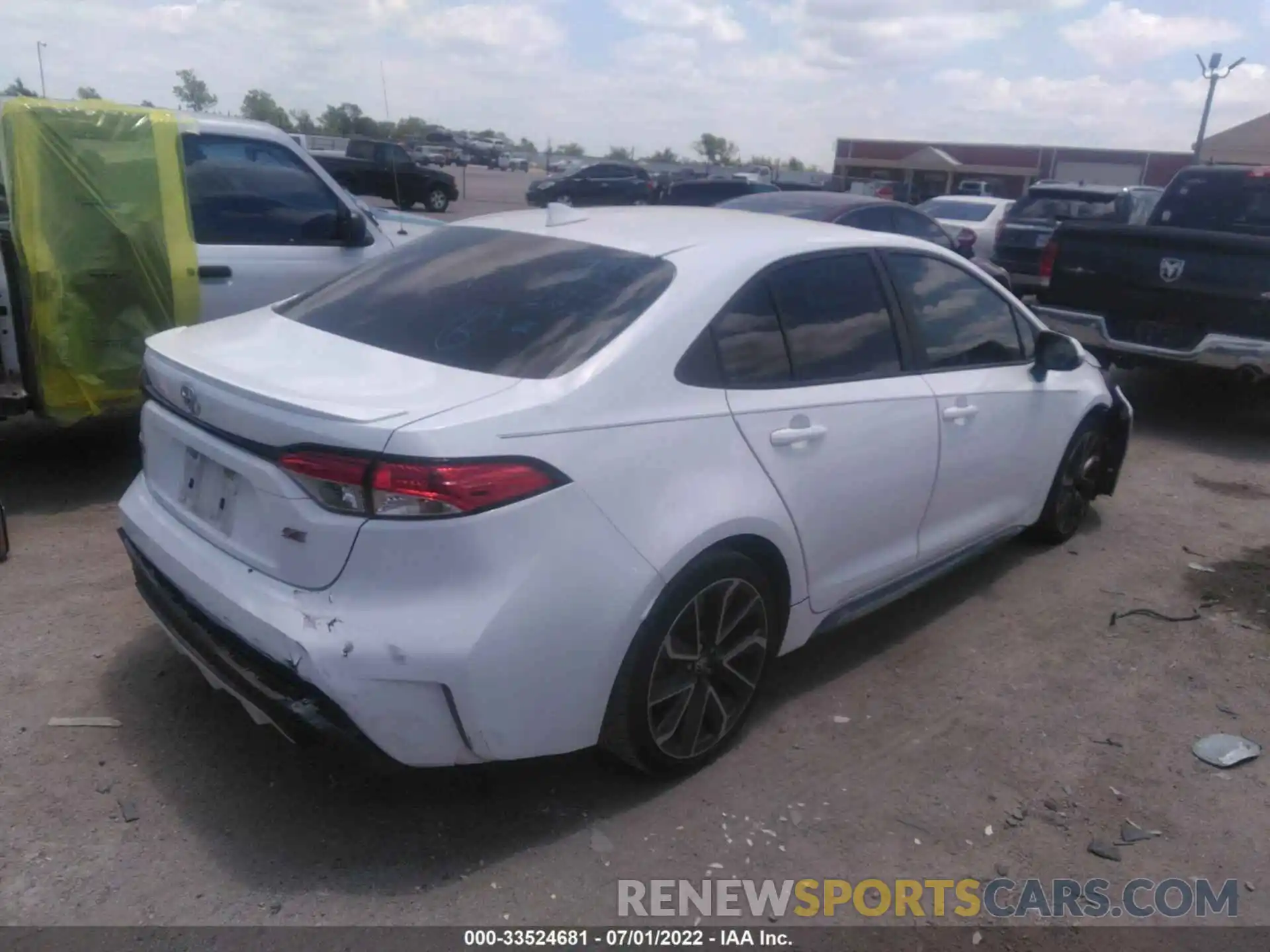 4 Photograph of a damaged car 5YFS4RCE5LP047382 TOYOTA COROLLA 2020