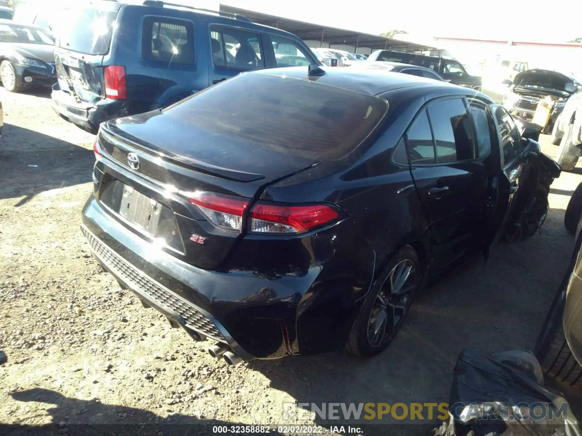 4 Photograph of a damaged car 5YFS4RCE5LP048726 TOYOTA COROLLA 2020