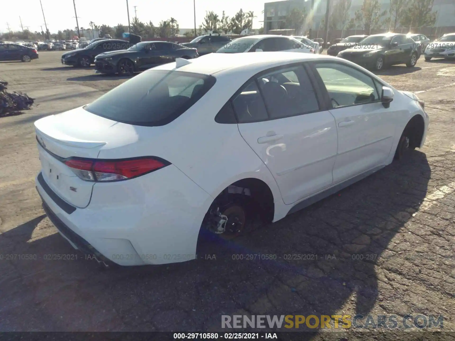 4 Photograph of a damaged car 5YFS4RCE5LP052064 TOYOTA COROLLA 2020