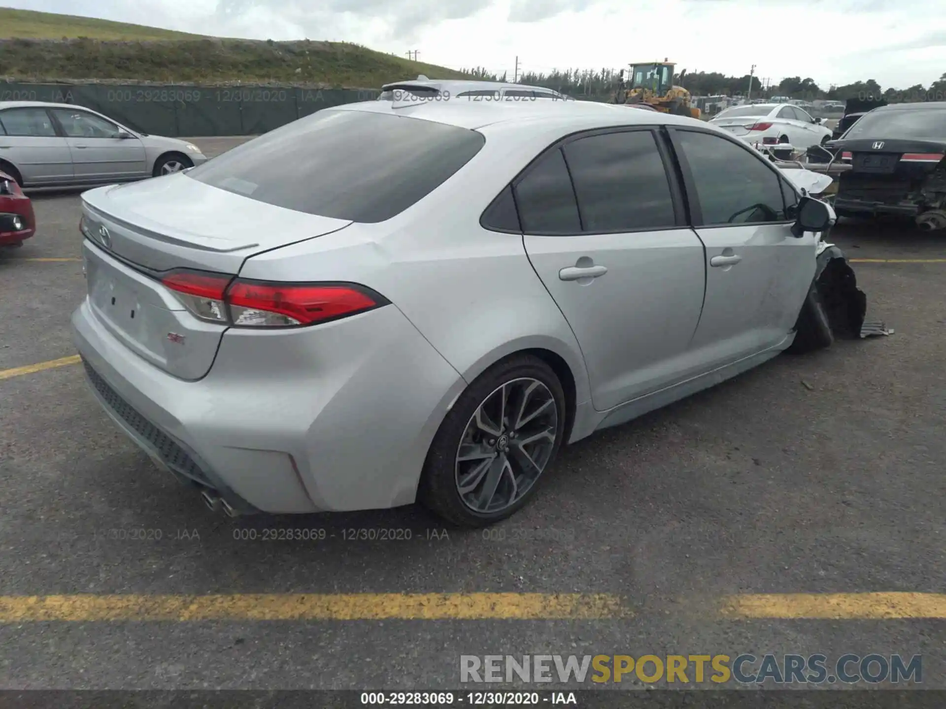 4 Photograph of a damaged car 5YFS4RCE5LP052579 TOYOTA COROLLA 2020