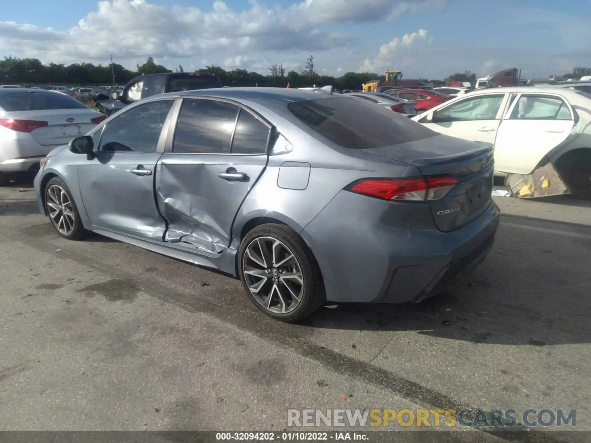 3 Photograph of a damaged car 5YFS4RCE5LP052985 TOYOTA COROLLA 2020