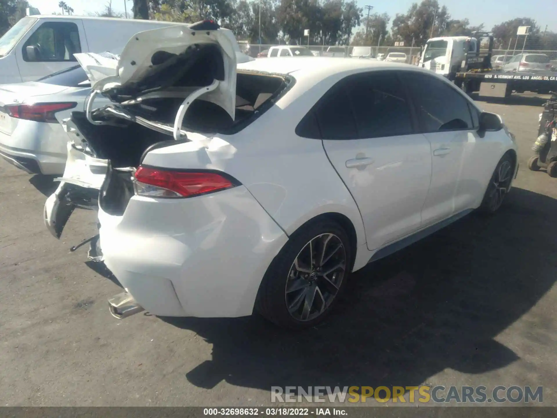 4 Photograph of a damaged car 5YFS4RCE5LP053733 TOYOTA COROLLA 2020