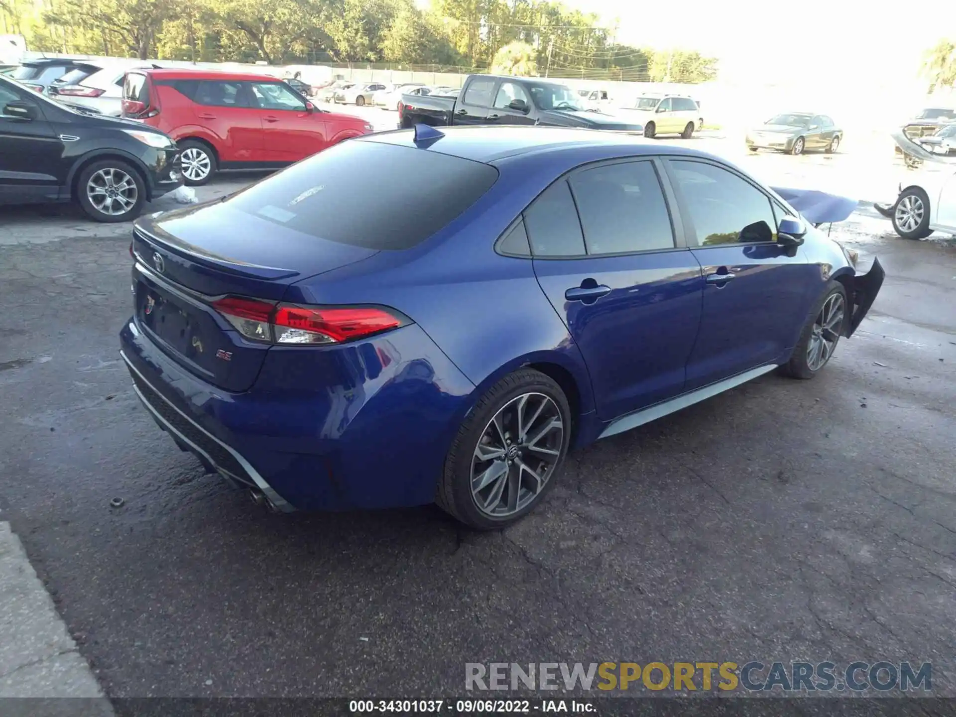 4 Photograph of a damaged car 5YFS4RCE5LP053764 TOYOTA COROLLA 2020