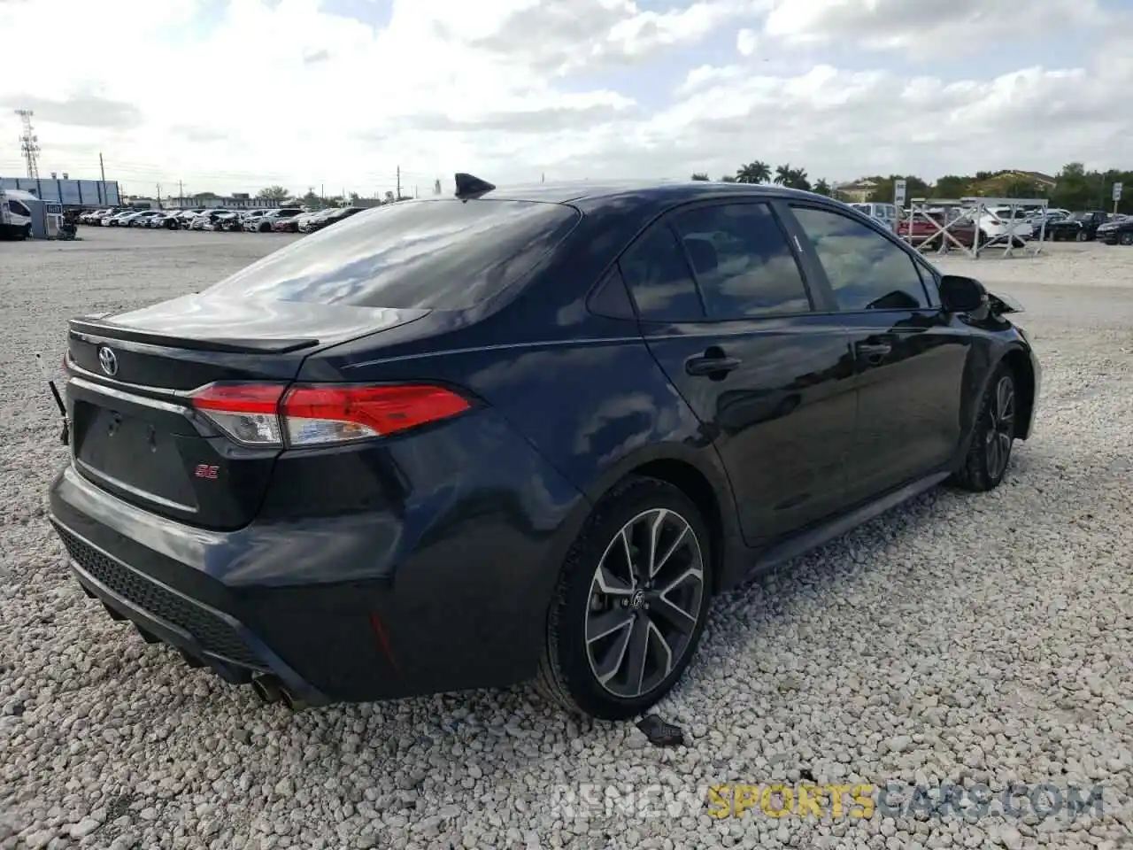 4 Photograph of a damaged car 5YFS4RCE5LP054817 TOYOTA COROLLA 2020