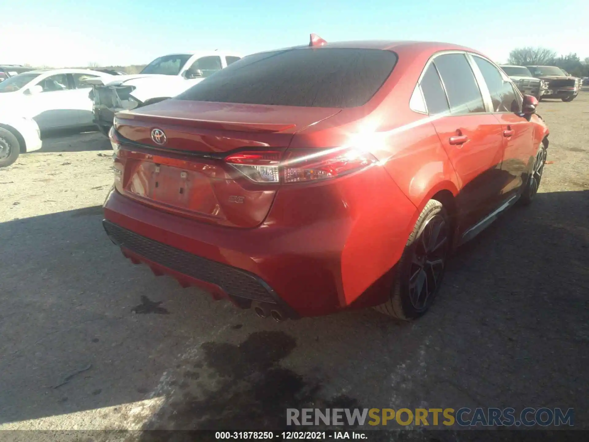 4 Photograph of a damaged car 5YFS4RCE5LP055126 TOYOTA COROLLA 2020