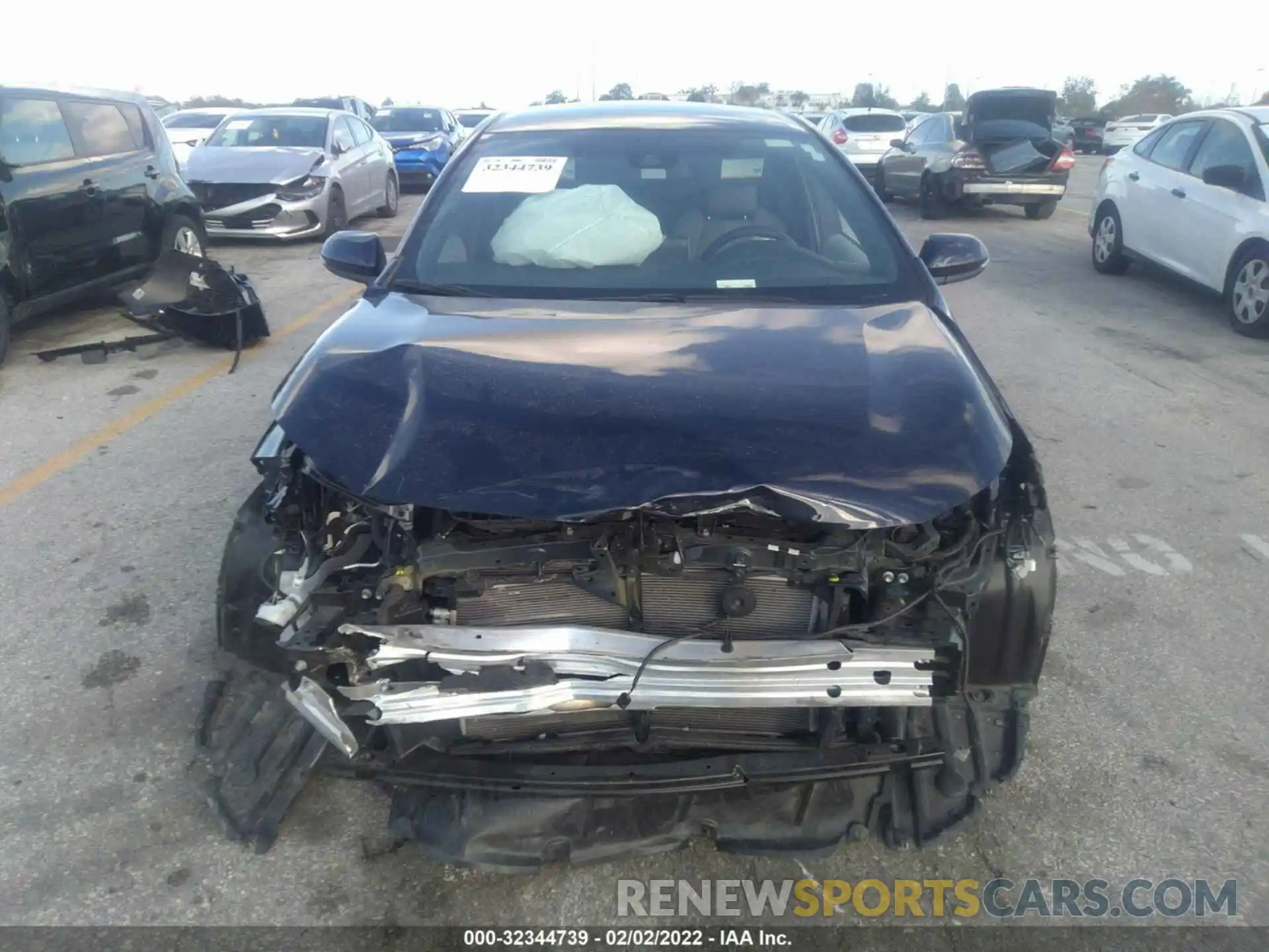 6 Photograph of a damaged car 5YFS4RCE6LP001933 TOYOTA COROLLA 2020