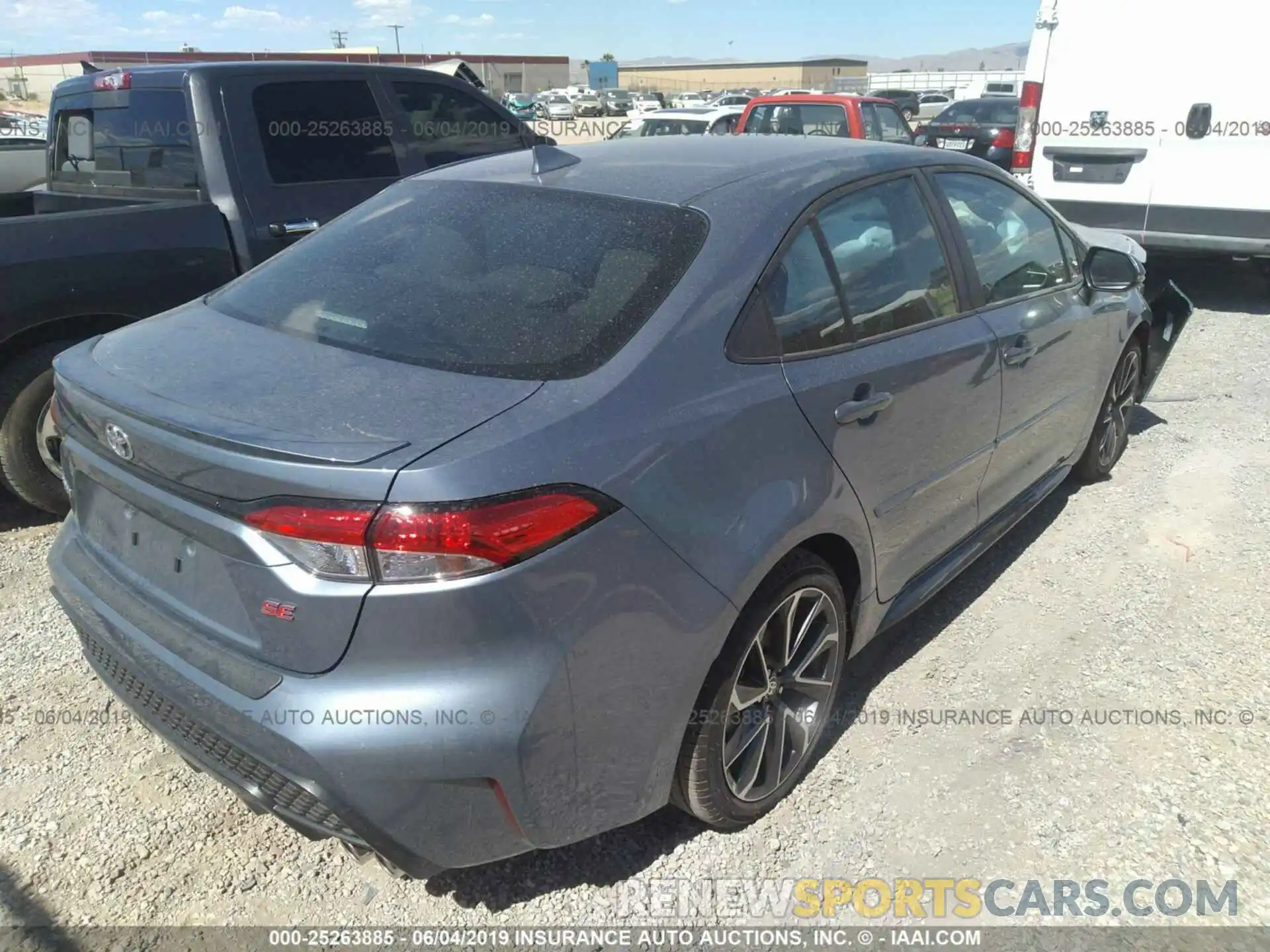 4 Photograph of a damaged car 5YFS4RCE6LP003164 TOYOTA COROLLA 2020