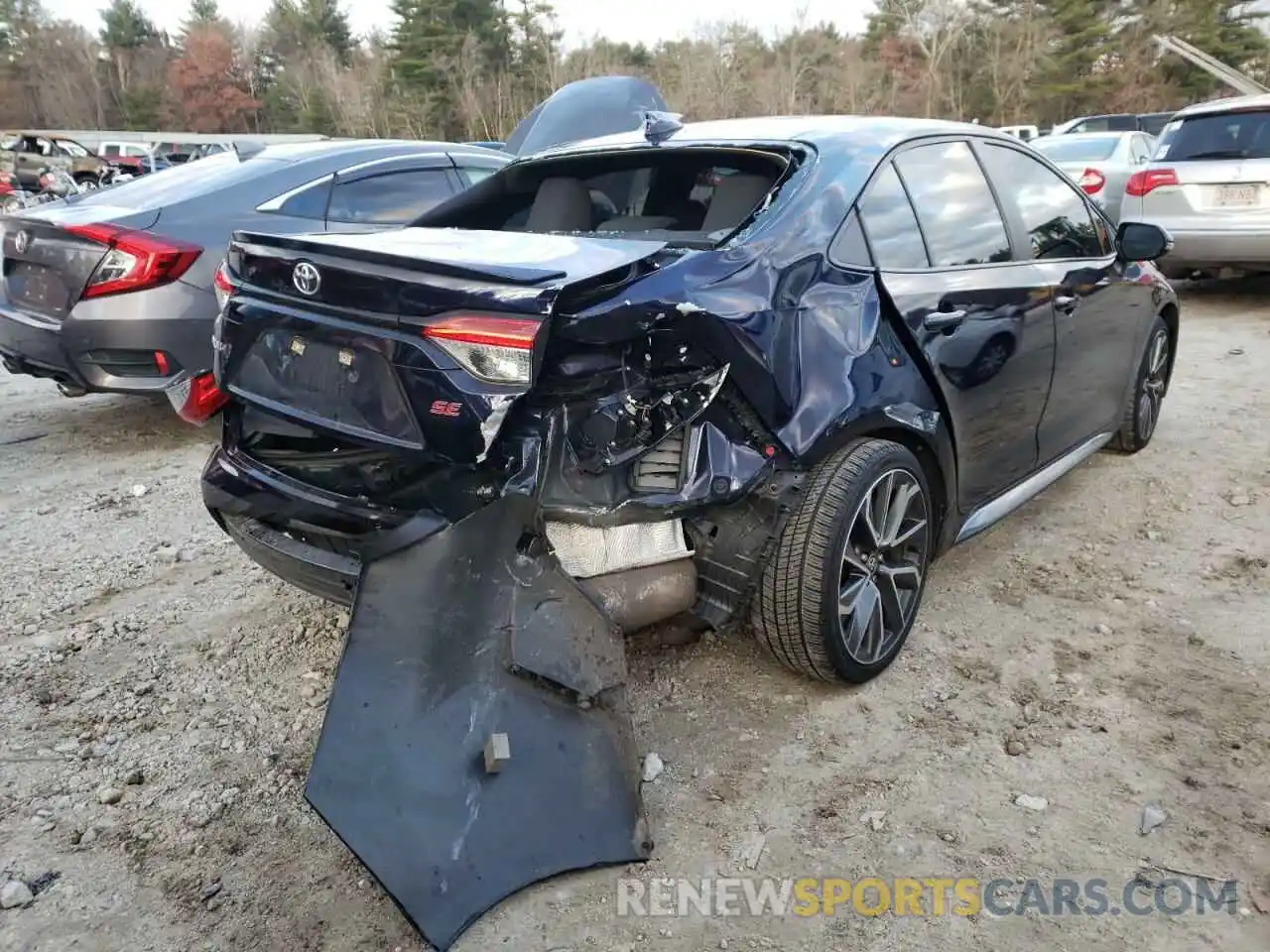 4 Photograph of a damaged car 5YFS4RCE6LP008137 TOYOTA COROLLA 2020