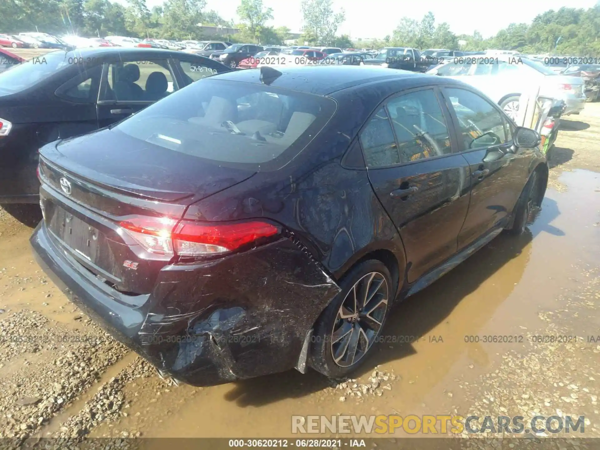 4 Photograph of a damaged car 5YFS4RCE6LP008879 TOYOTA COROLLA 2020