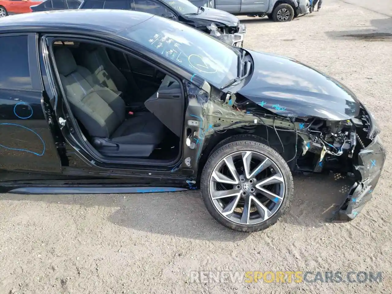 9 Photograph of a damaged car 5YFS4RCE6LP010003 TOYOTA COROLLA 2020