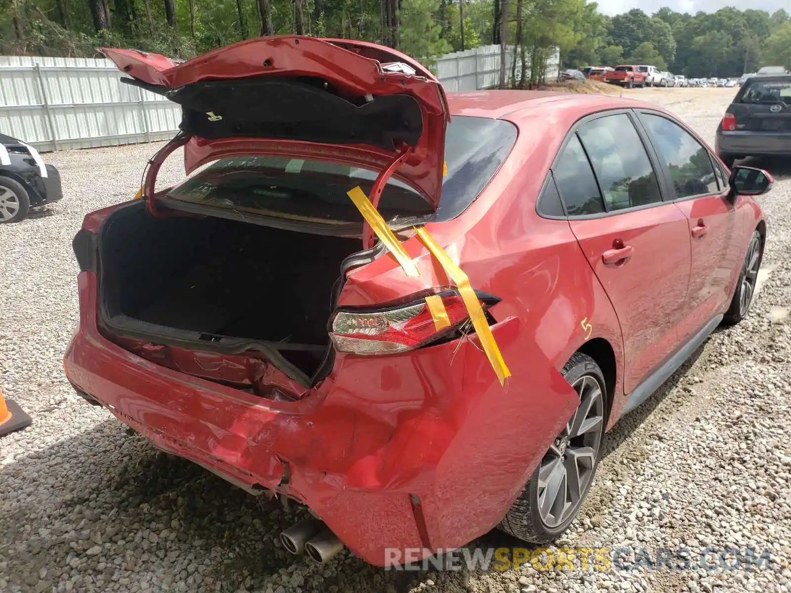 4 Photograph of a damaged car 5YFS4RCE6LP012074 TOYOTA COROLLA 2020