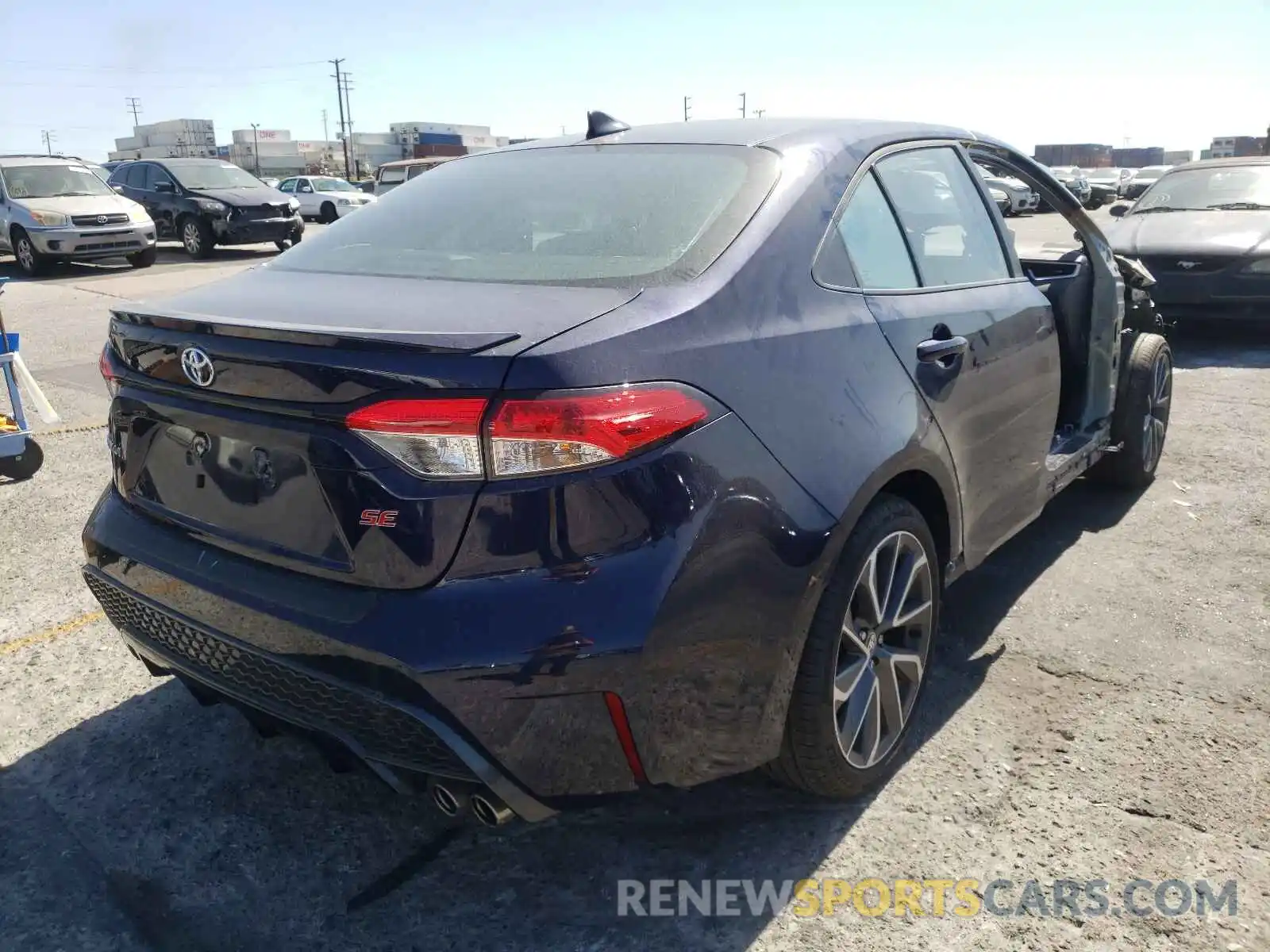 4 Photograph of a damaged car 5YFS4RCE6LP015959 TOYOTA COROLLA 2020