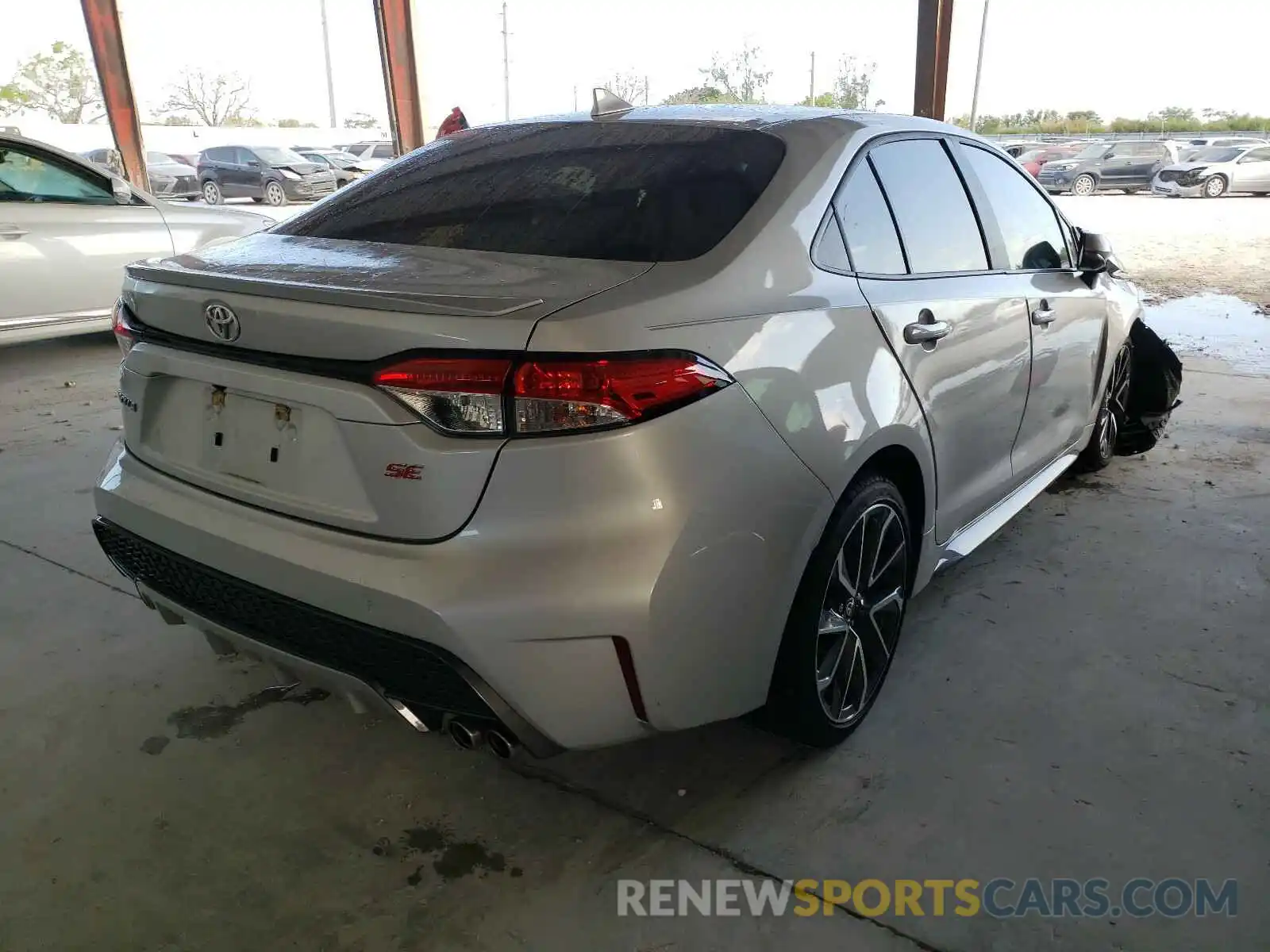 4 Photograph of a damaged car 5YFS4RCE6LP019090 TOYOTA COROLLA 2020