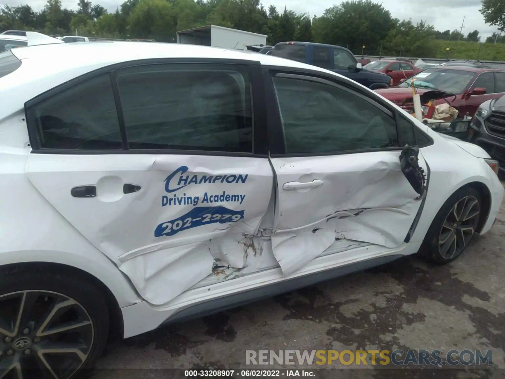 6 Photograph of a damaged car 5YFS4RCE6LP023138 TOYOTA COROLLA 2020