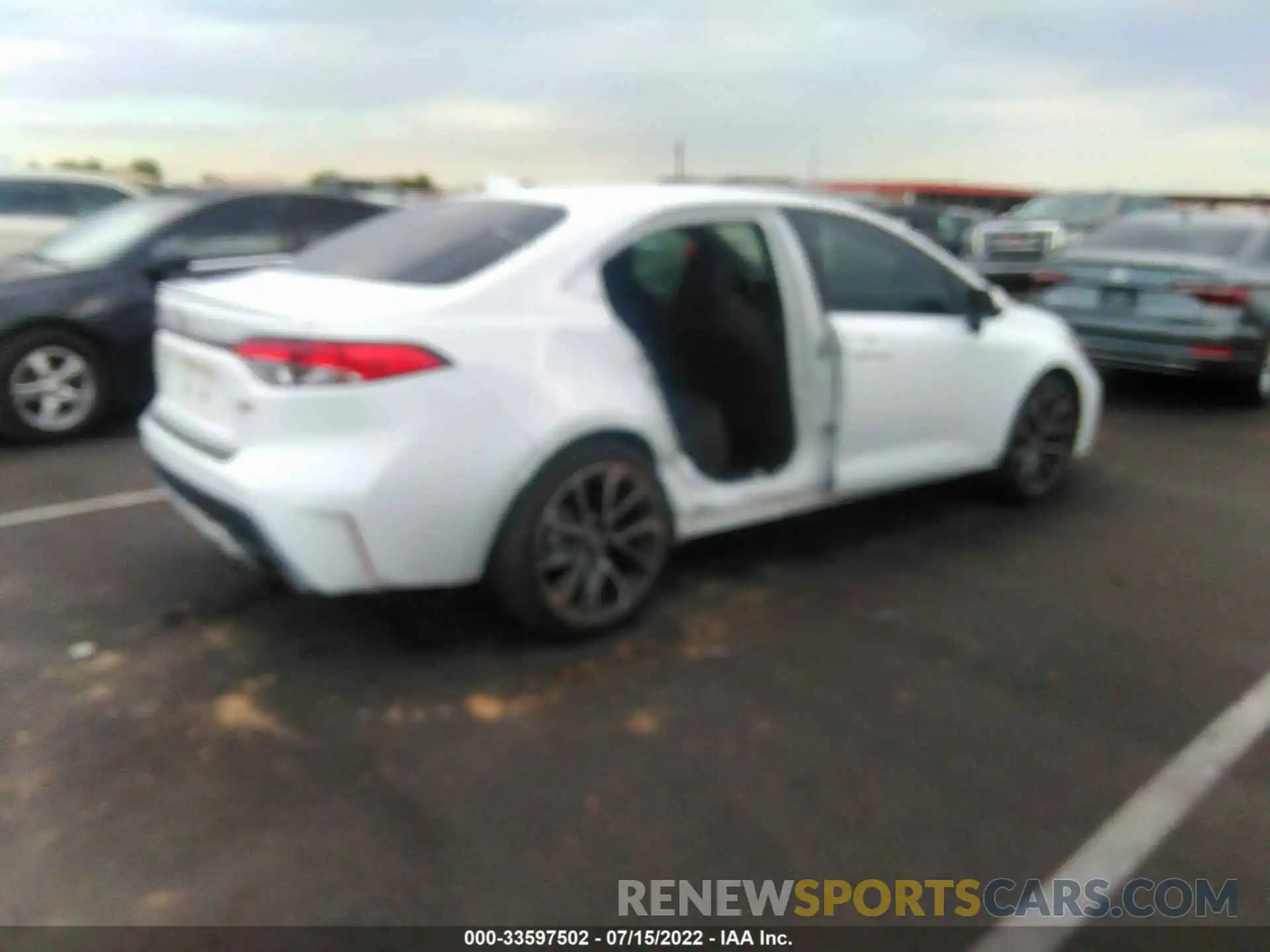 4 Photograph of a damaged car 5YFS4RCE6LP024693 TOYOTA COROLLA 2020