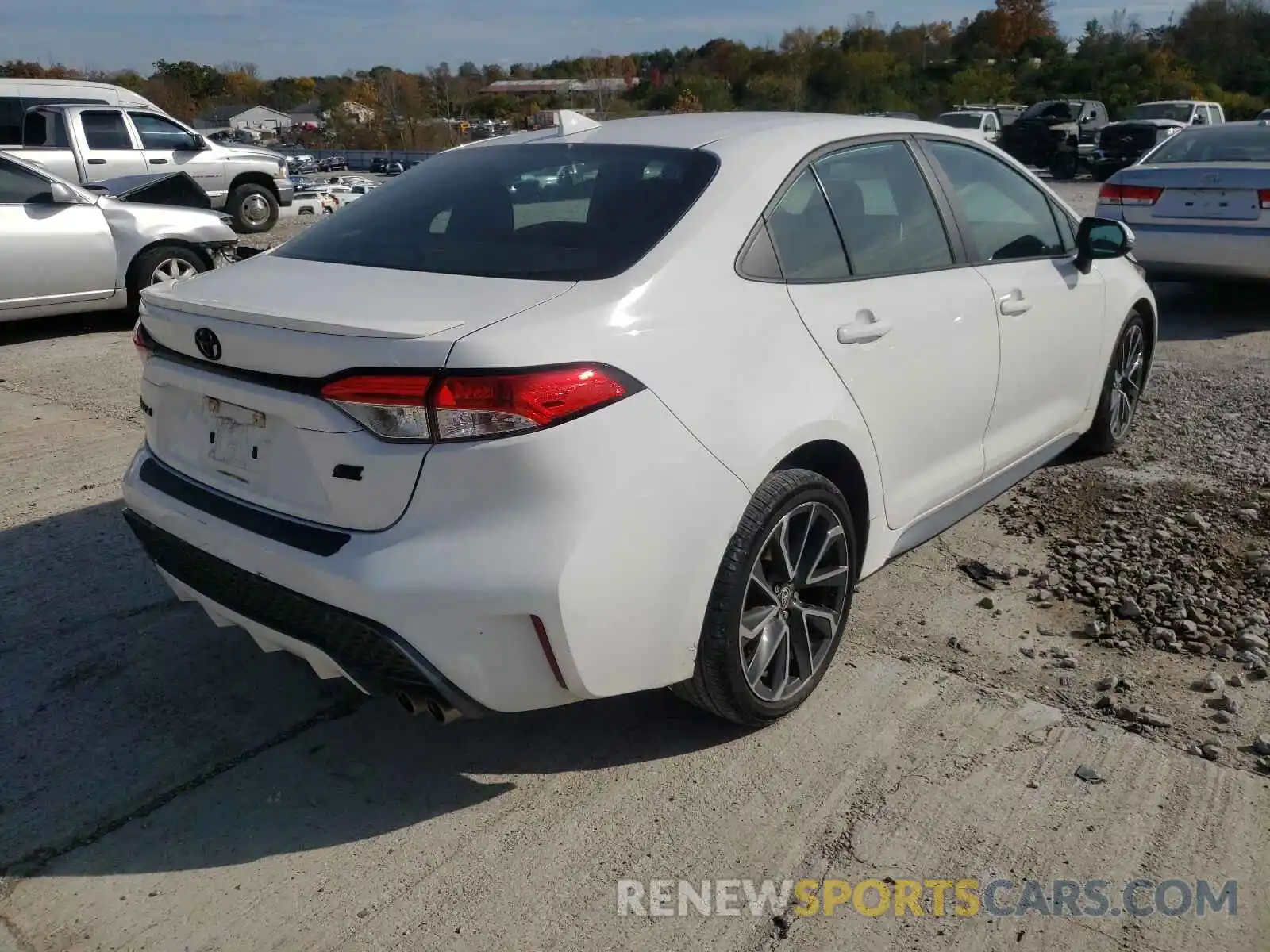 4 Photograph of a damaged car 5YFS4RCE6LP025116 TOYOTA COROLLA 2020