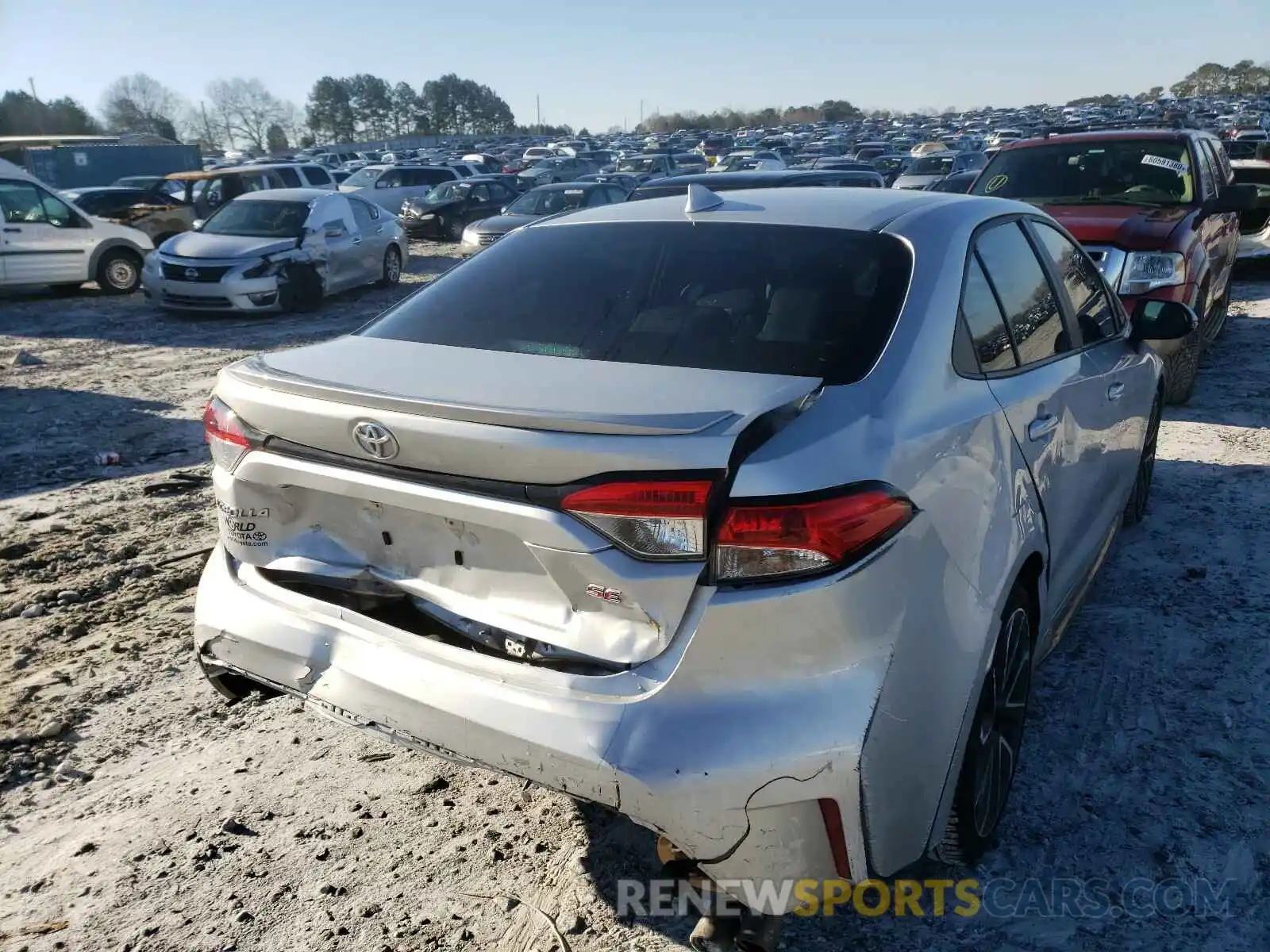 4 Photograph of a damaged car 5YFS4RCE6LP025780 TOYOTA COROLLA 2020